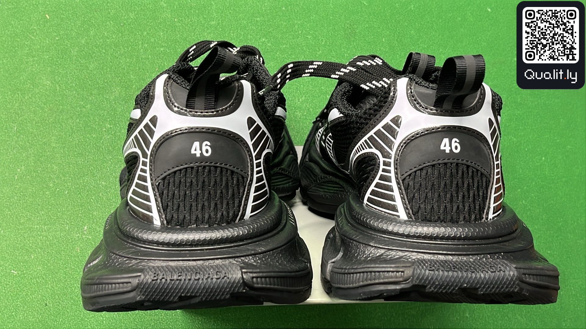 Sneakers QC photo 3 of 28