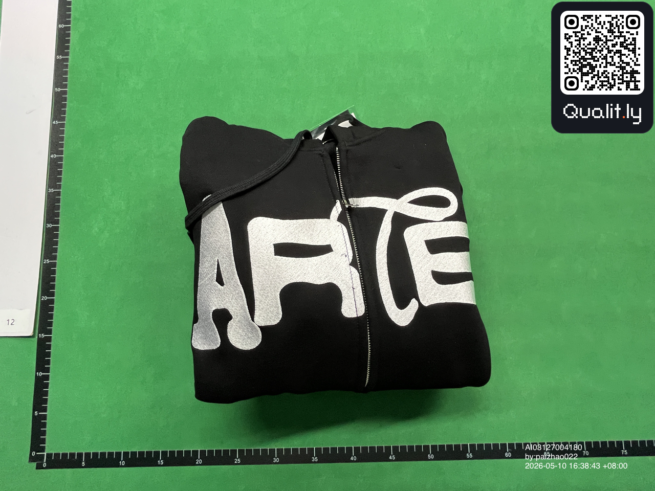Sweater — QC-foto 1 van 10