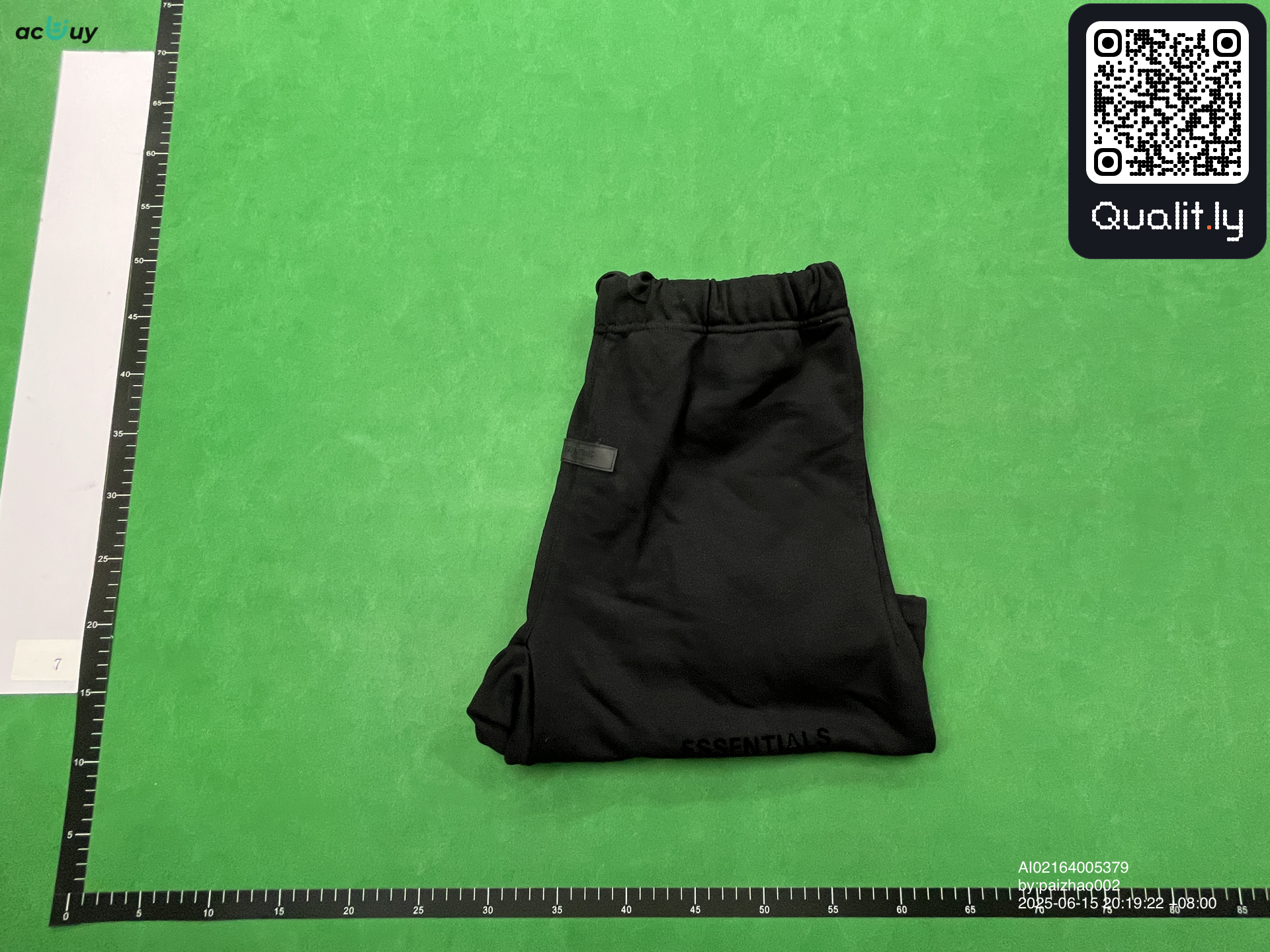 Pantalón corto — foto QC 1 de 4