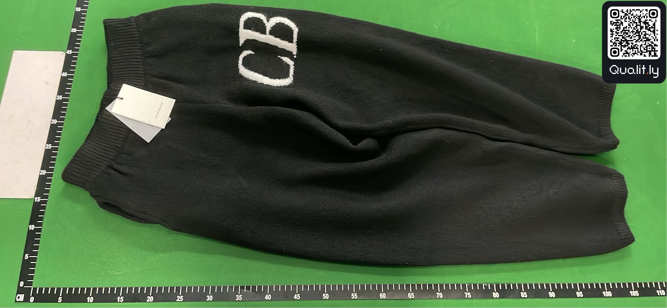 Pants QC photo 2 of 66