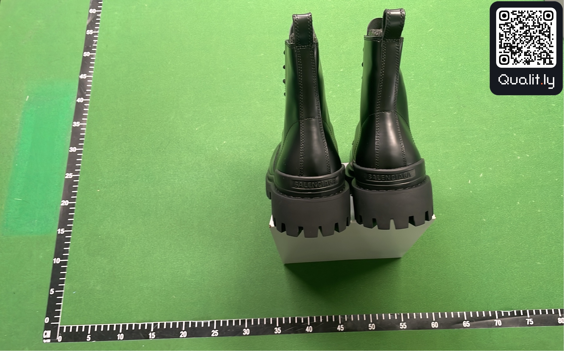 Sneakers QC photo 3 of 6