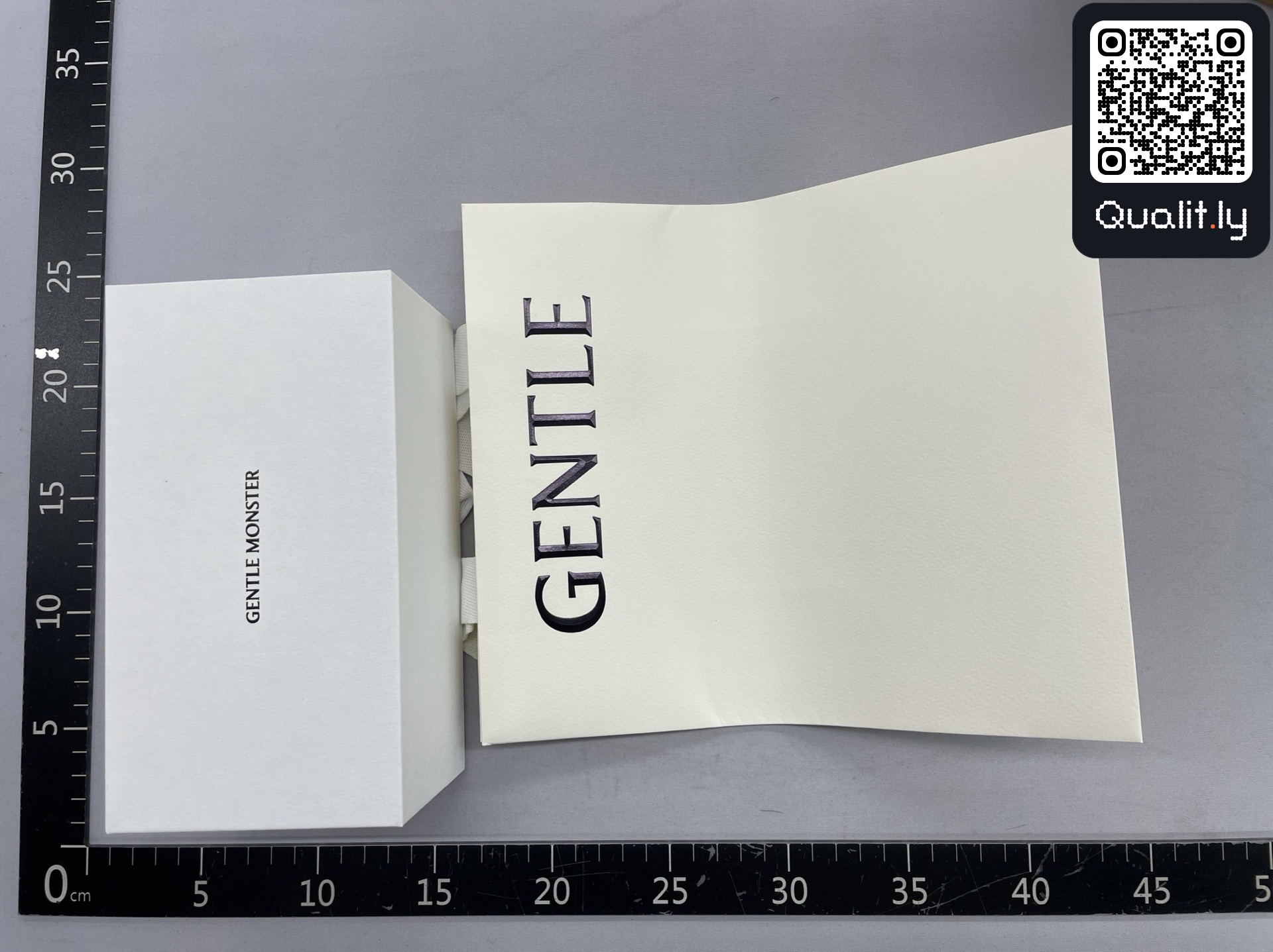 Sunglasses QC photo 1 of 7