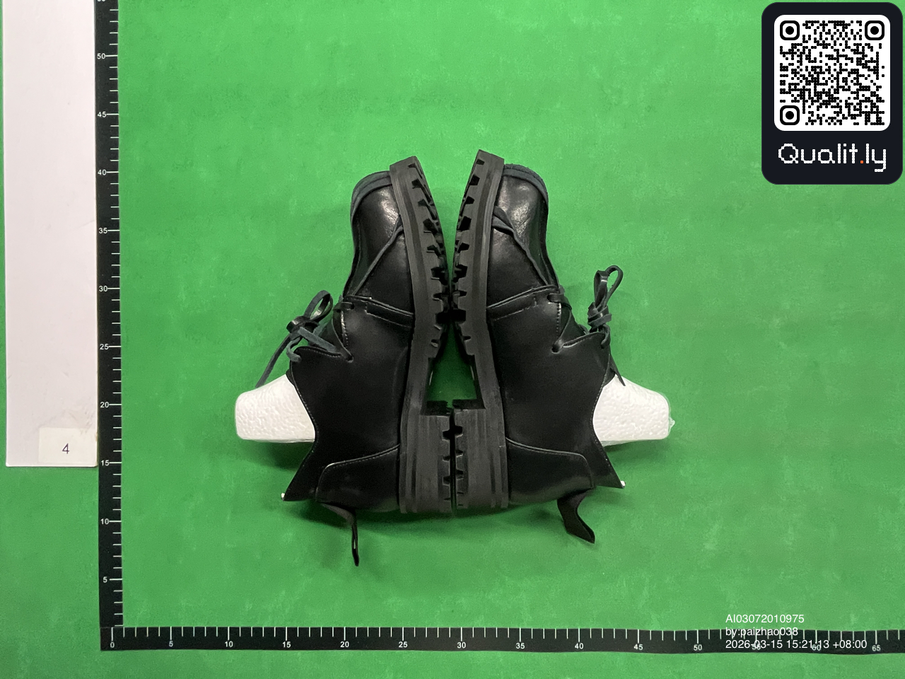 Sneakers — QC-foto 3 van 6
