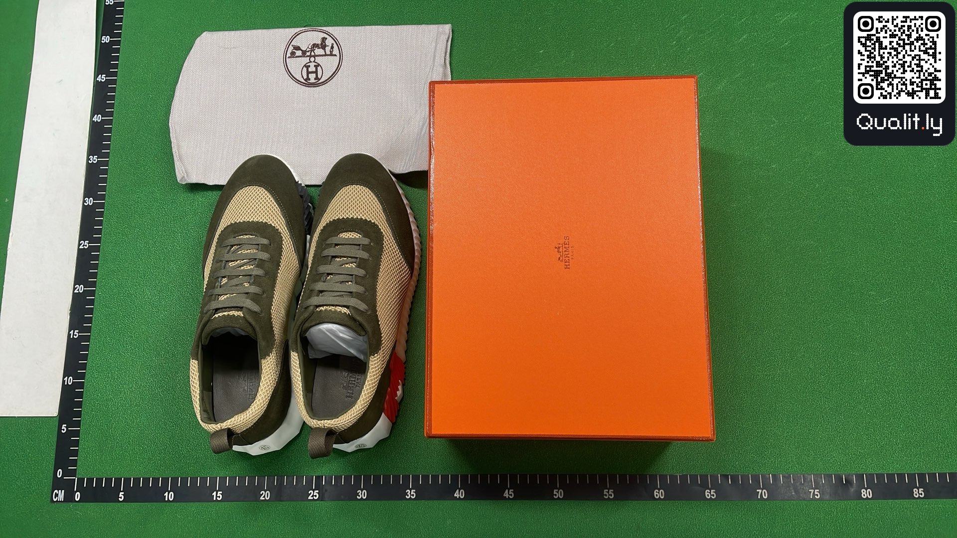 Sneakers QC photo 1 of 102