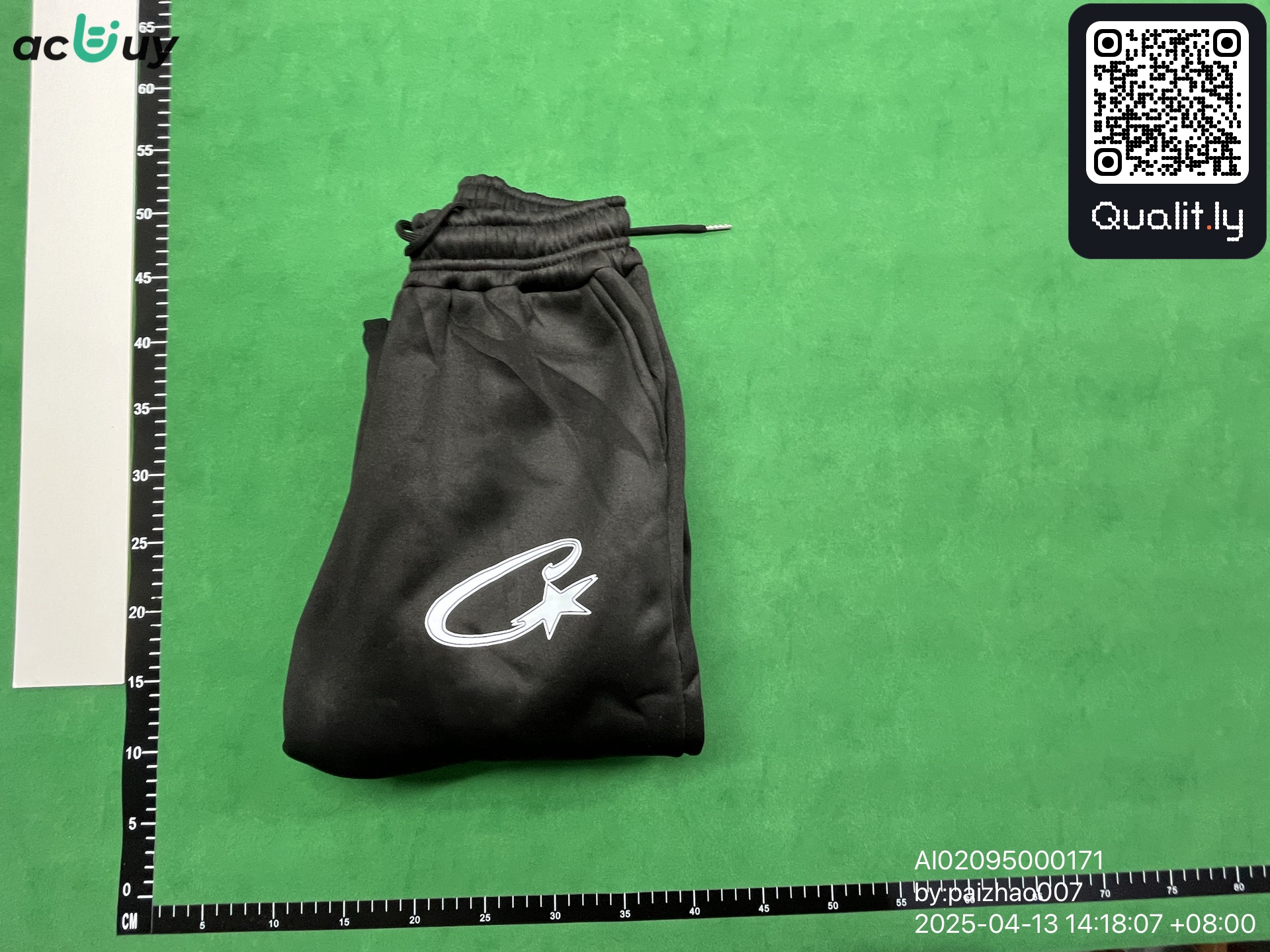 Hoodie — QC-Foto 1 von 8