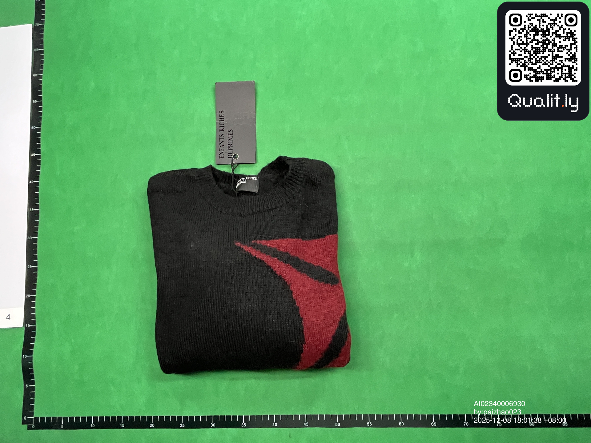 Pull — photo QC 1 sur 4