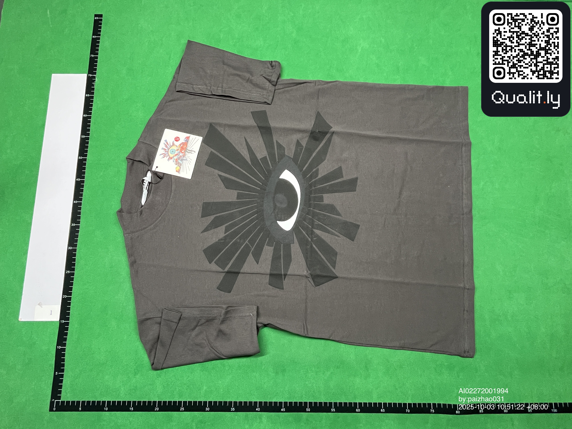 T恤 QC 照片 2 / 10