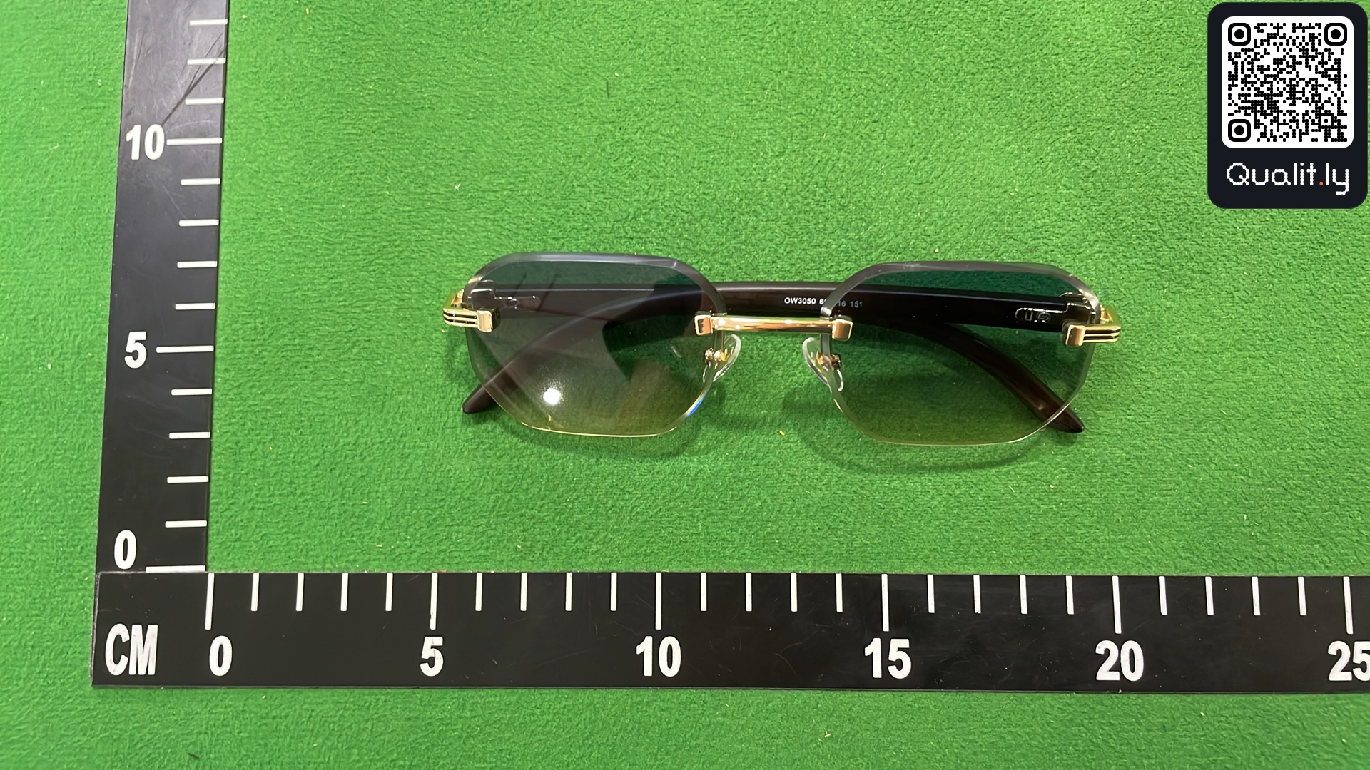 Sunglasses QC photo 1 of 12