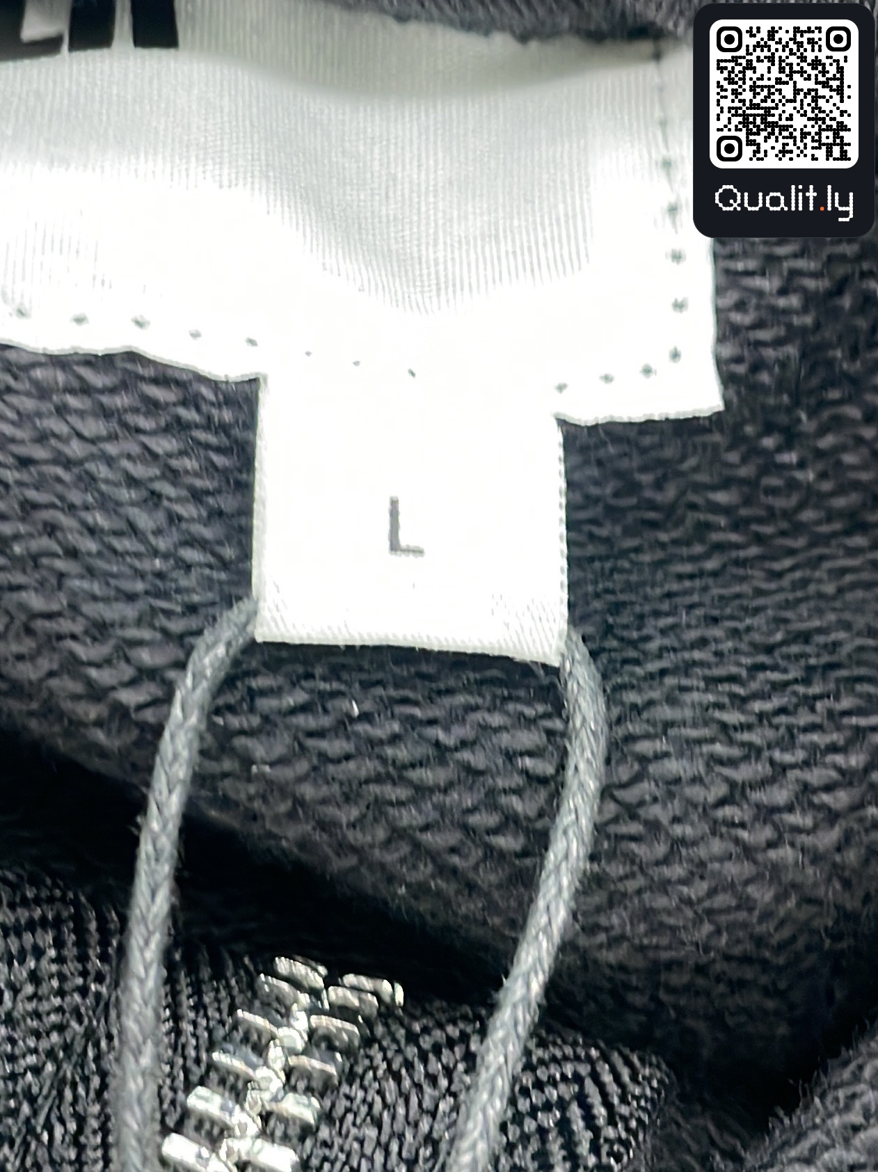Hoodie — QC-Foto 2 von 86