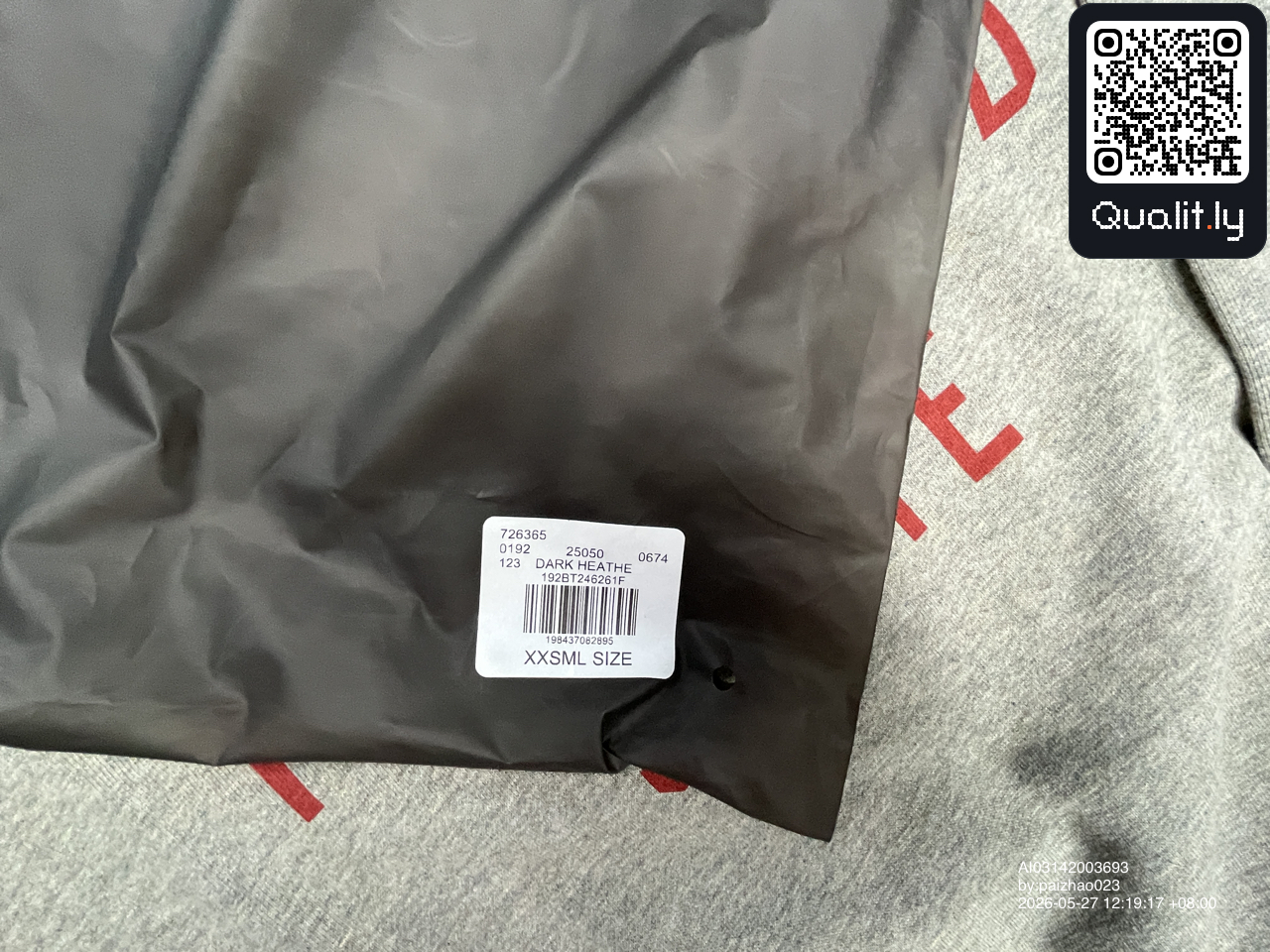 Sweater — QC-foto 1 van 18