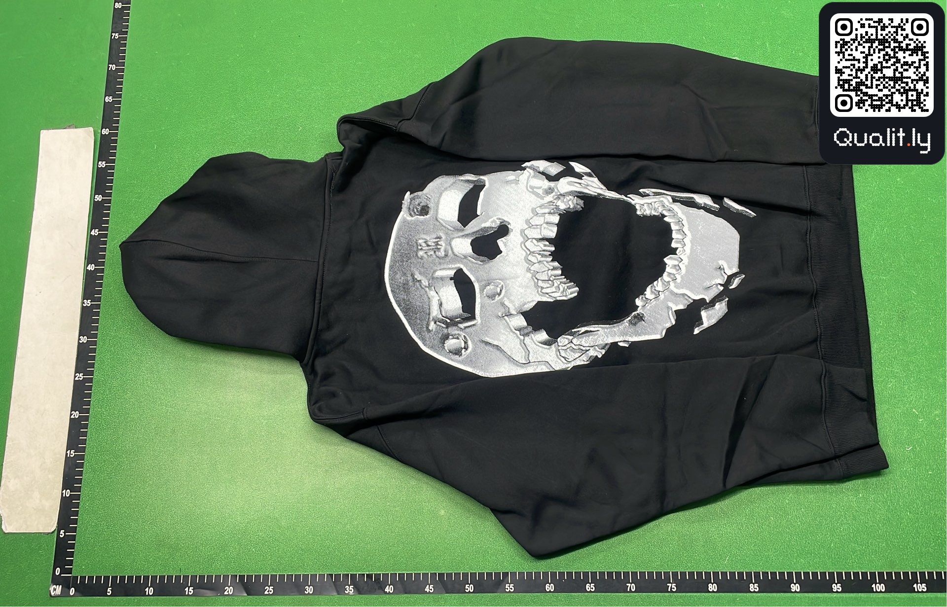 Hoodie — QC-Foto 3 von 126
