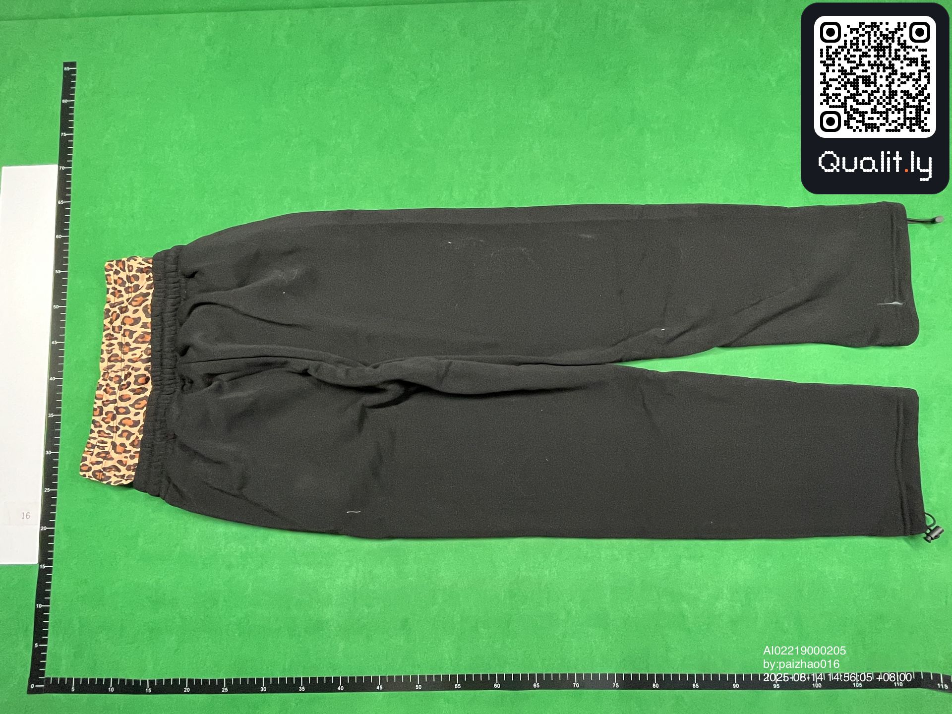 Pantaloni — fotografie QC 2 din 4
