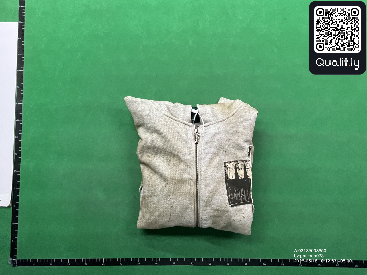 Sweat — photo QC 1 sur 4