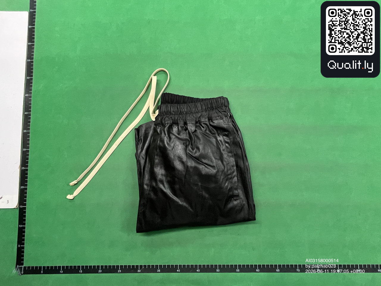 Pantaloncini — foto QC 1 di 4