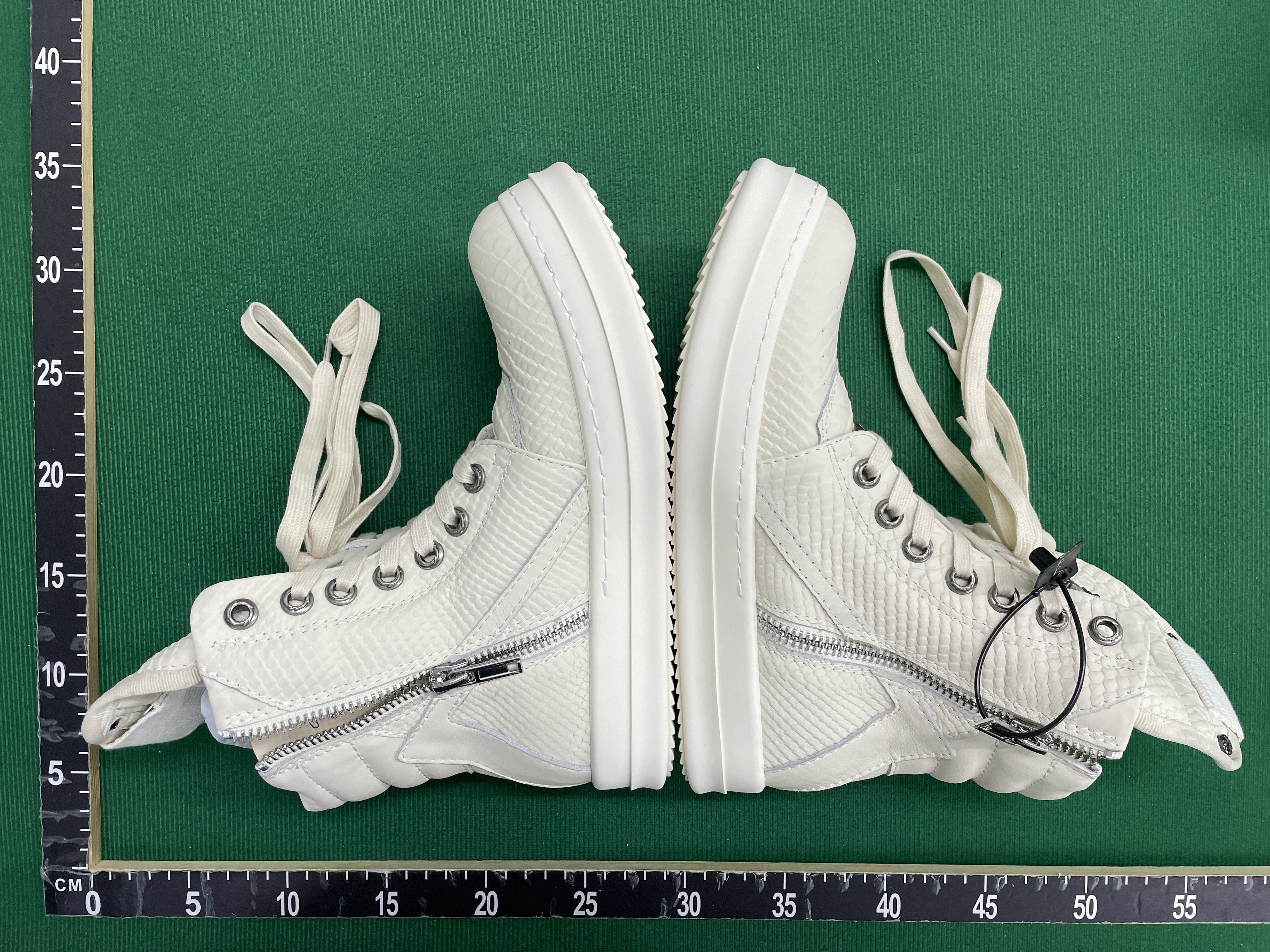 靴子 QC 照片 1 / 12