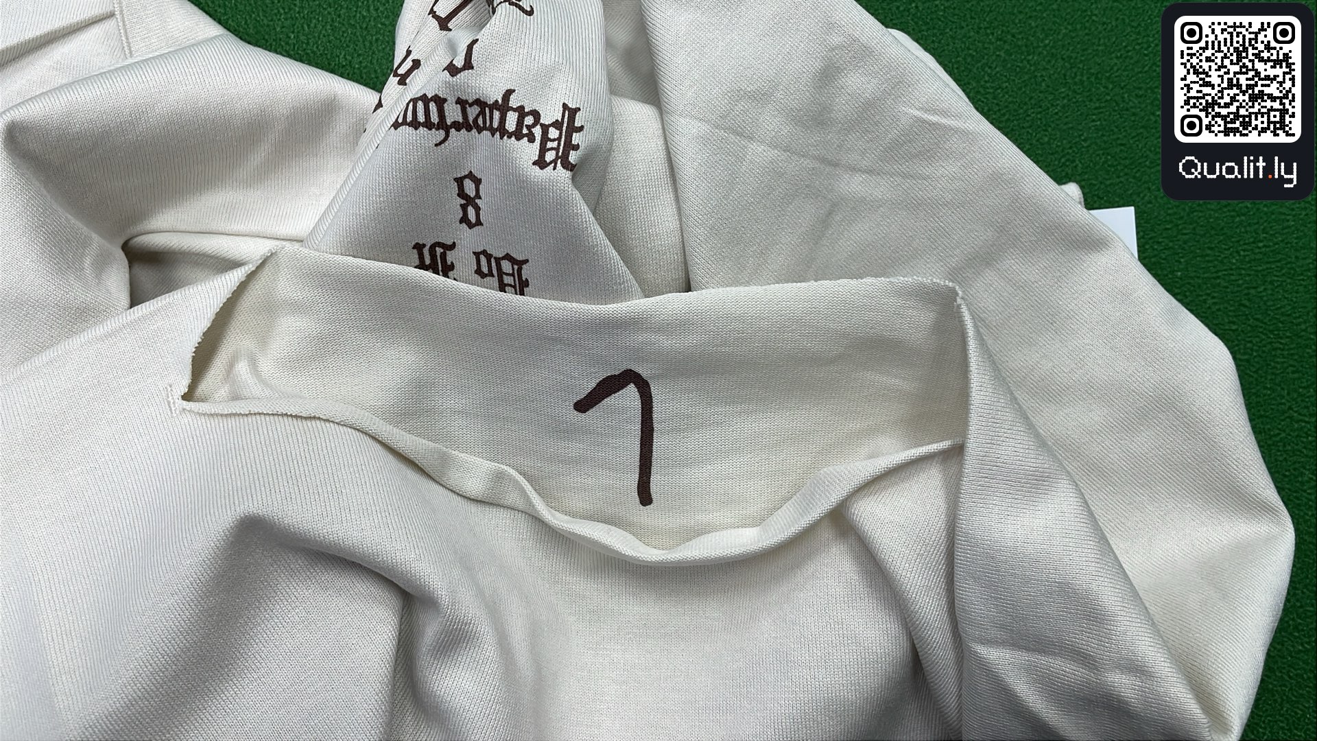 T-shirt — foto QC 1 de 8