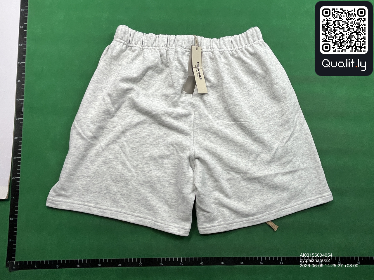 Pantaloncini — foto QC 2 di 22