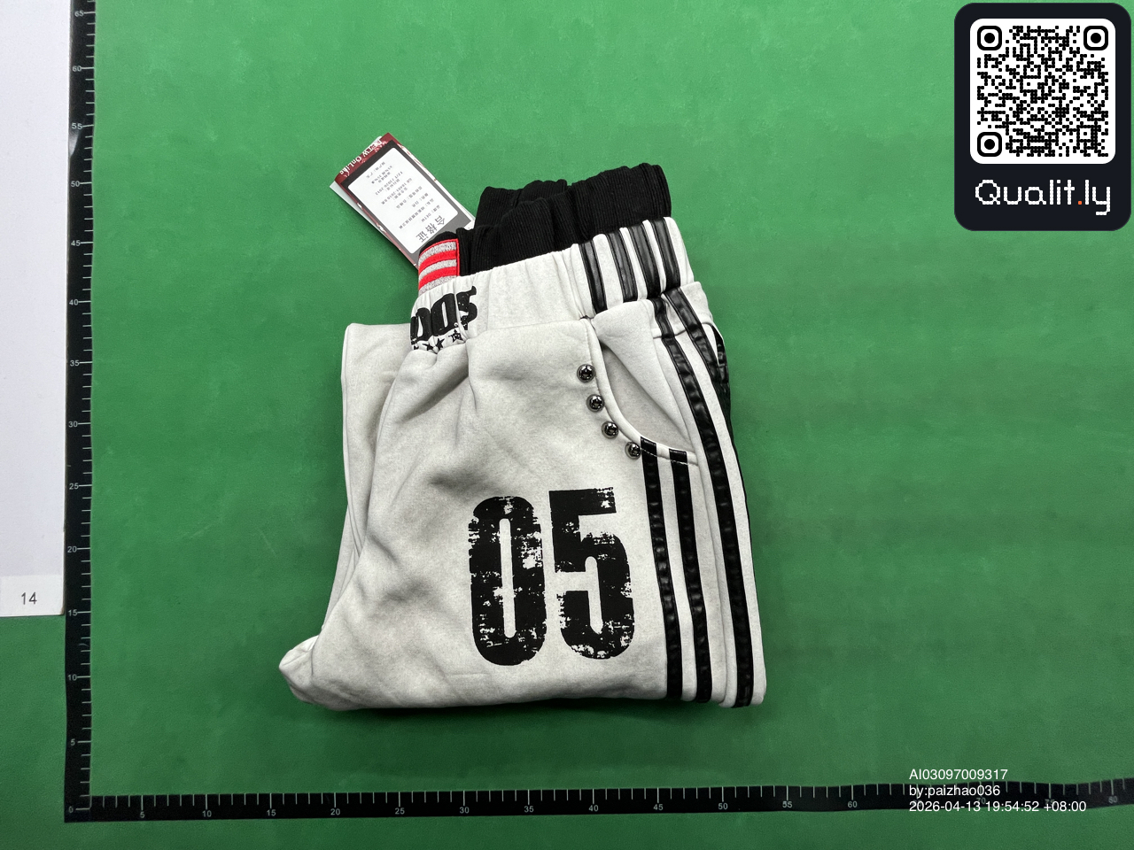 Pants QC photo 1 of 30