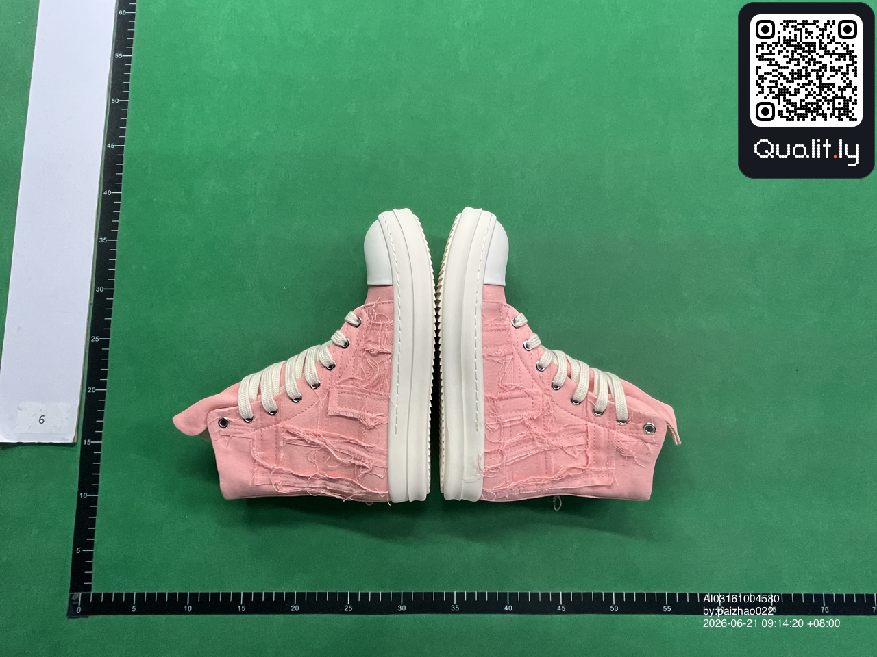 Sneakers — QC-foto 2 van 6