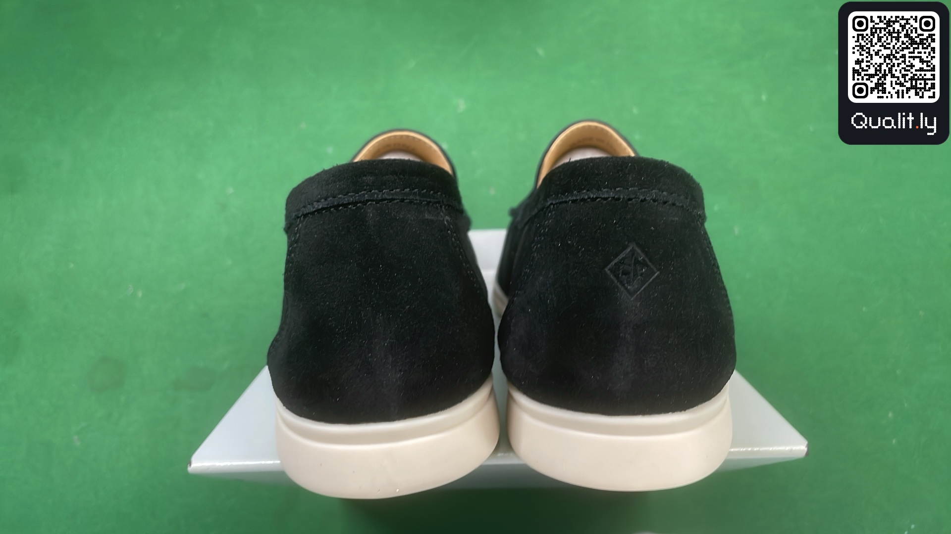 Sneakers — QC-foto 3 van 18