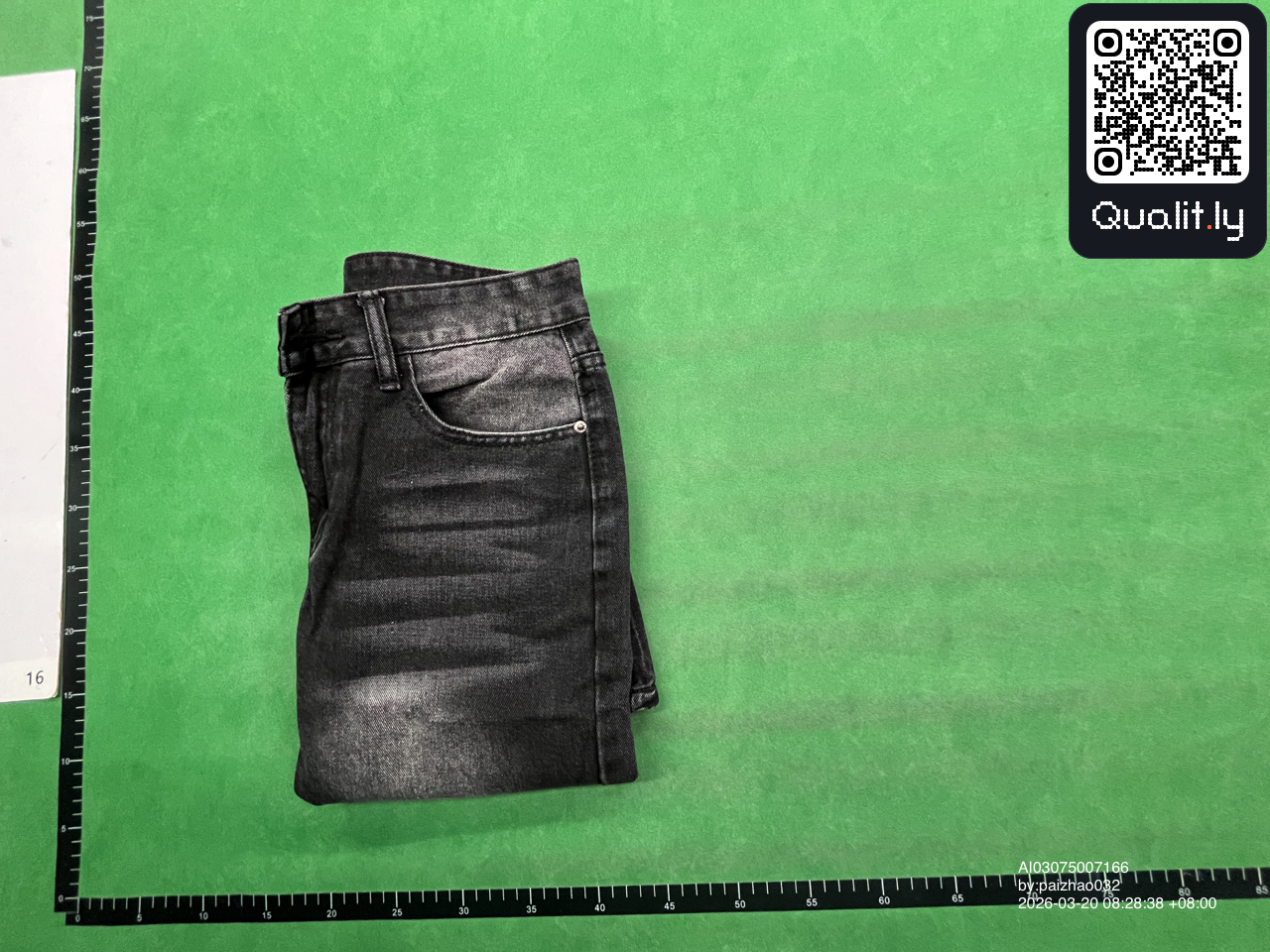 Jeans — foto QC 1 di 8