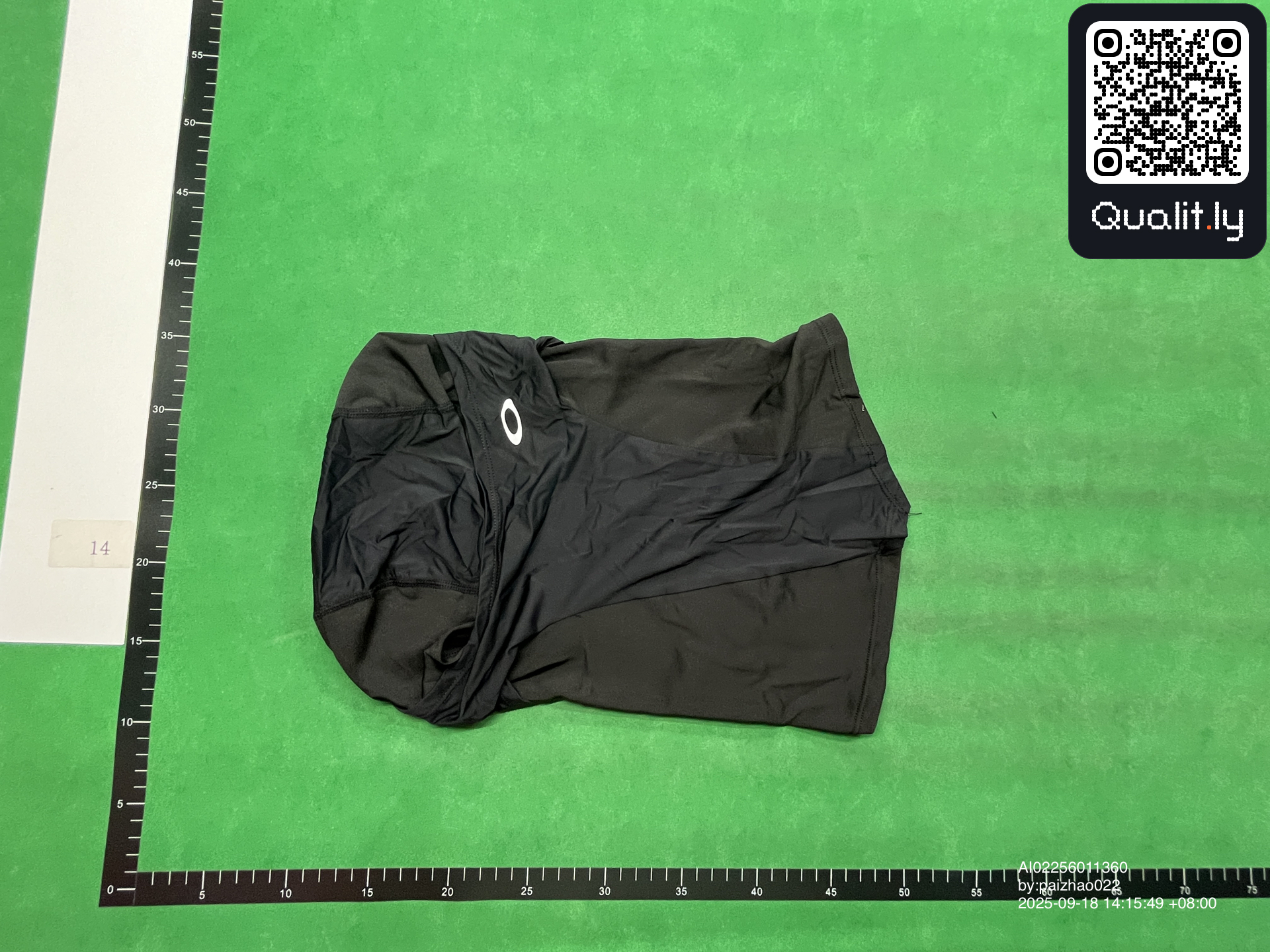 Sweater — QC-foto 3 van 6