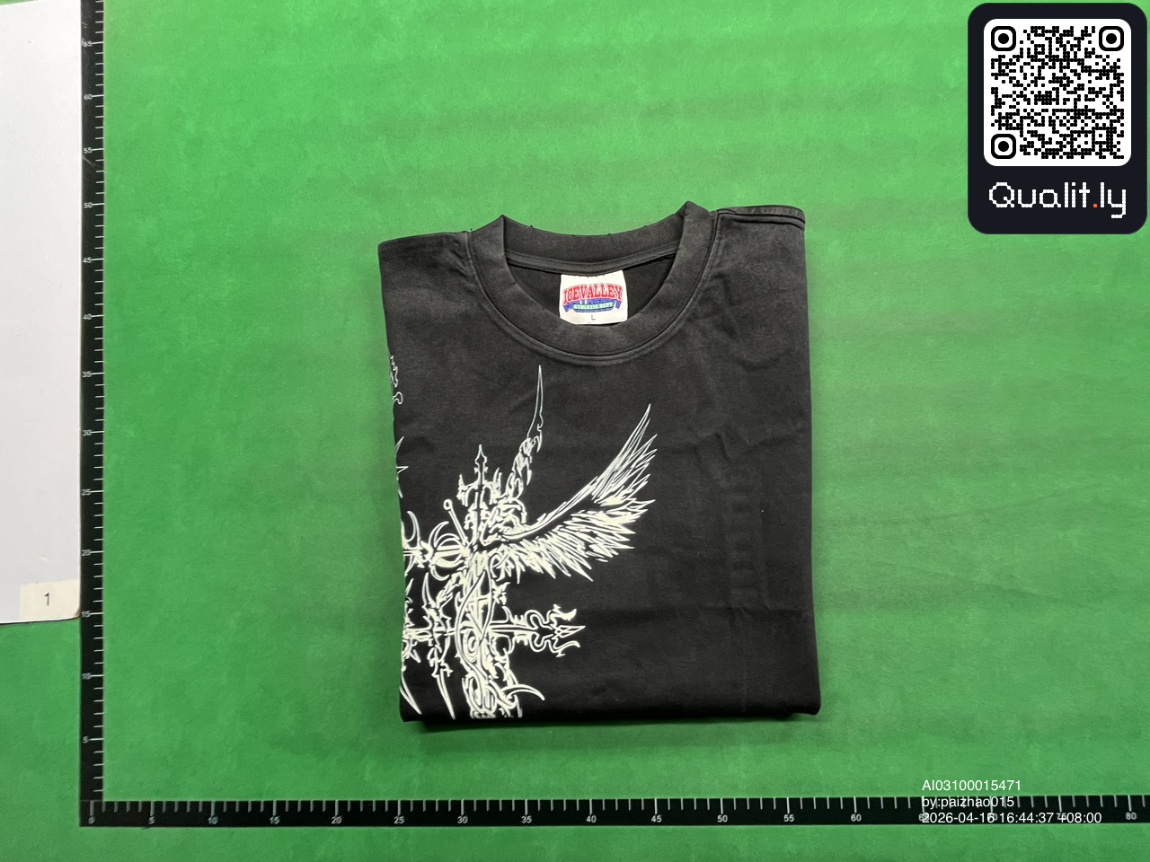 T-shirt — photo QC 1 sur 12