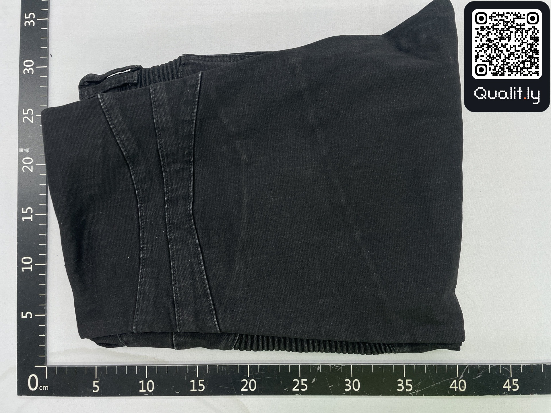 牛仔裤 QC 照片 1 / 4