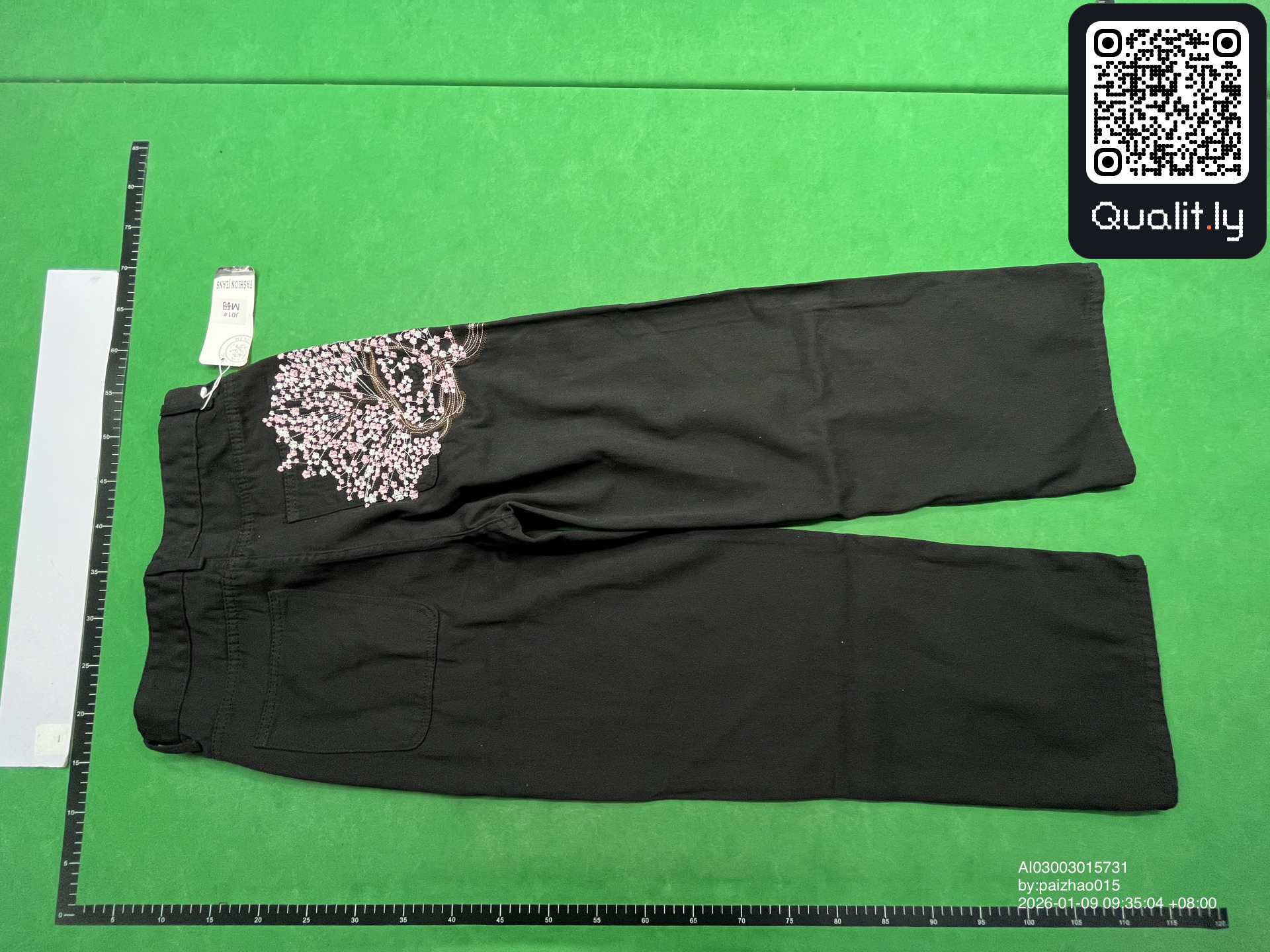 Jeansy — zdjęcie QC 2 z 4