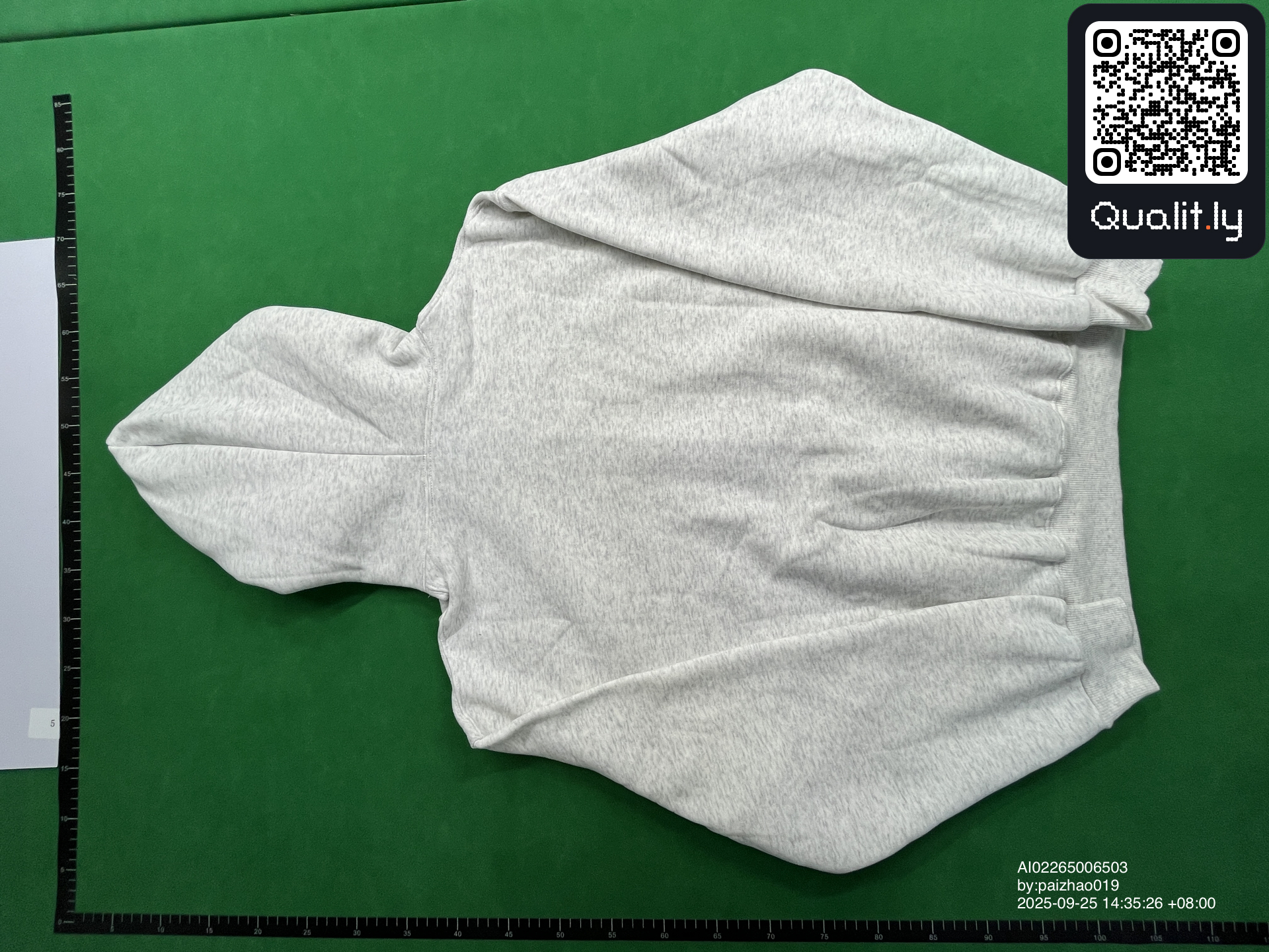 Hoodie — QC-Foto 2 von 4