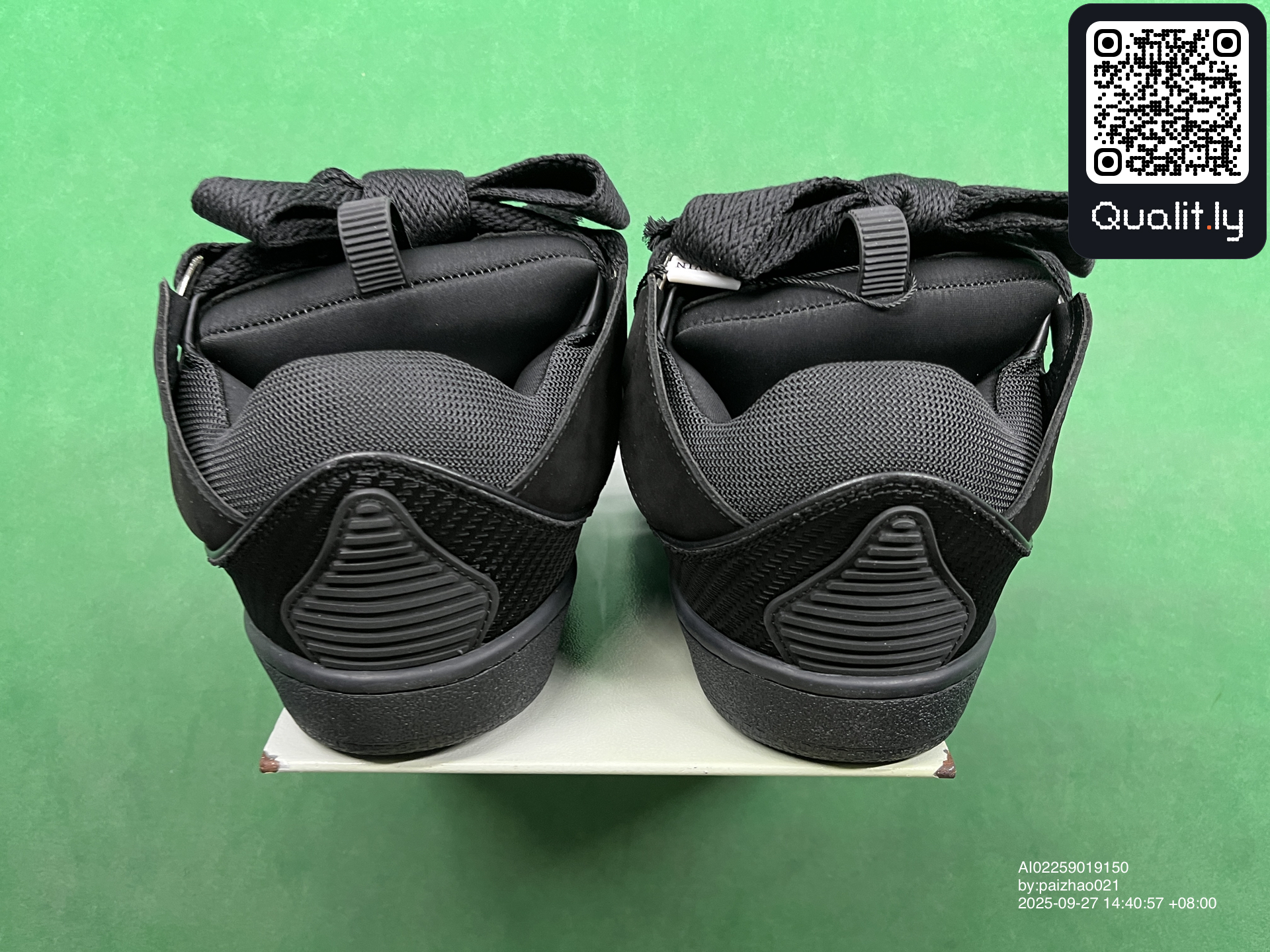 Sneakers — QC-foto 3 van 52