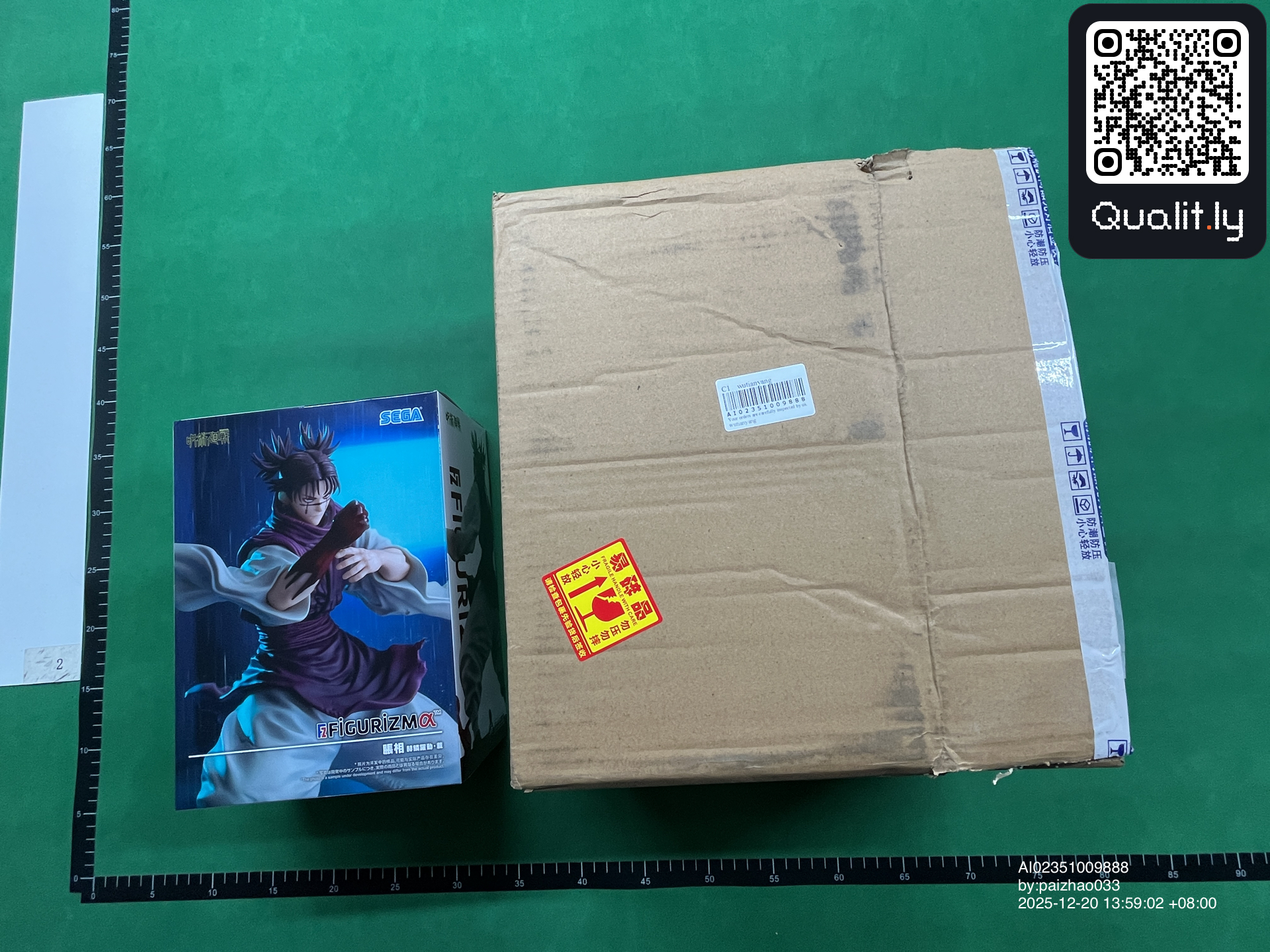 Sunglasses QC photo 1 of 3