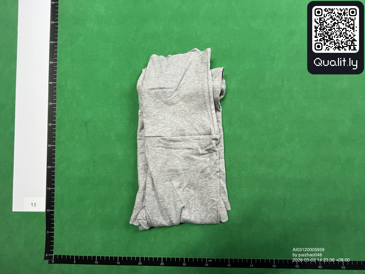 Pantaloni — fotografie QC 1 din 4