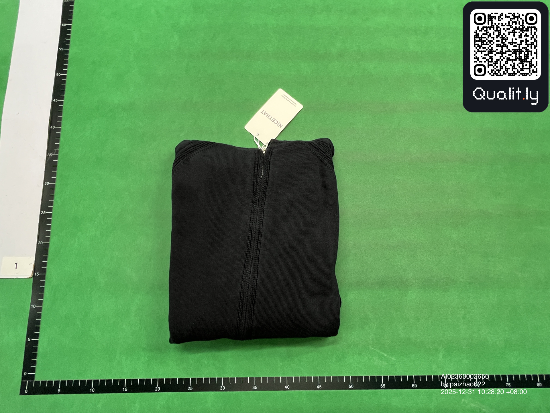 Hoodie — QC-Foto 1 von 4