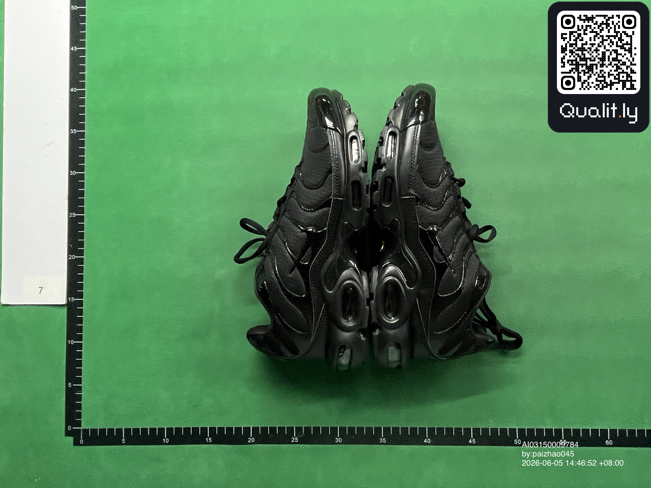 Sneakers — foto QC 1 di 116