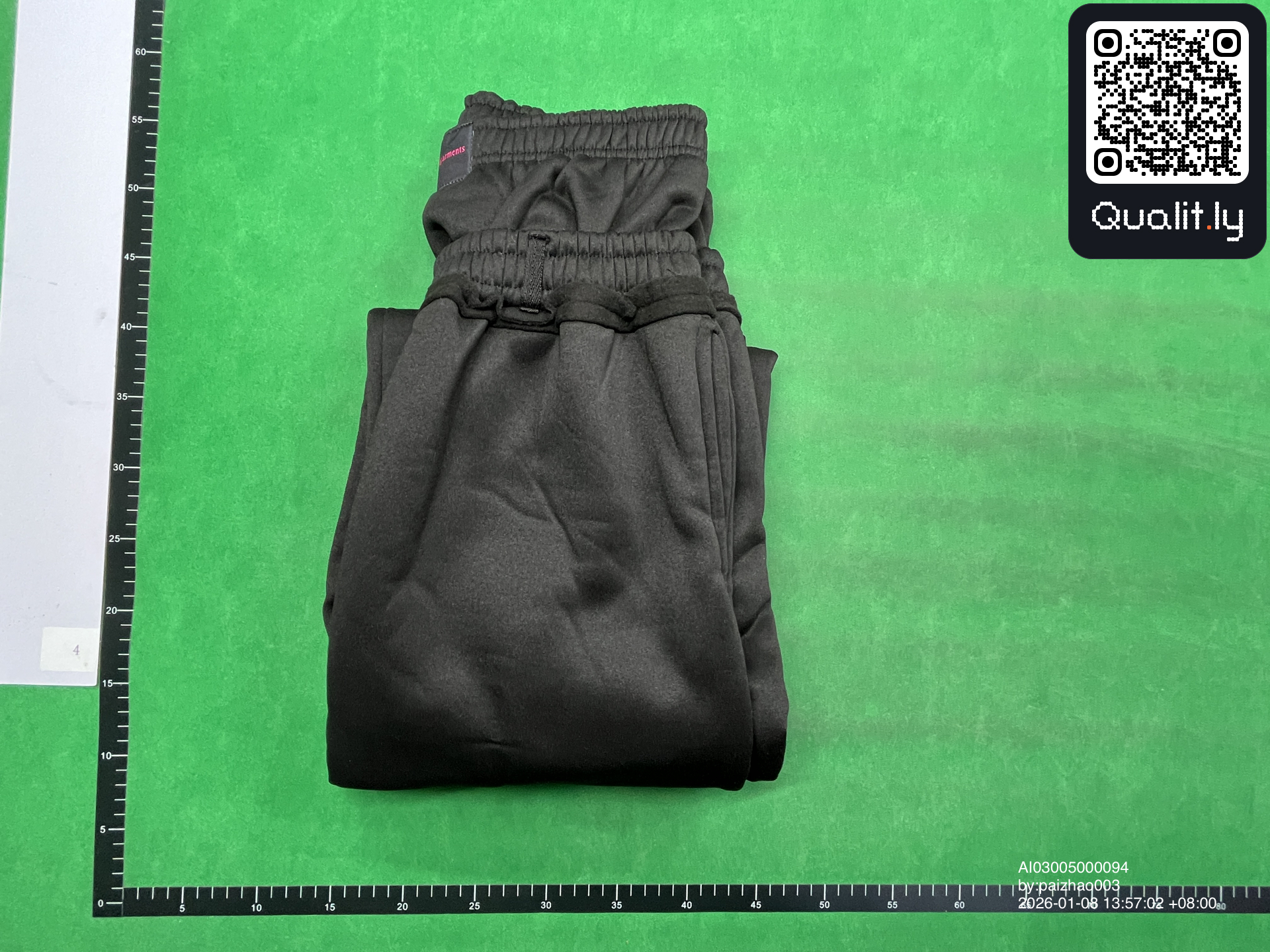 Pantaloni — foto QC 2 di 50