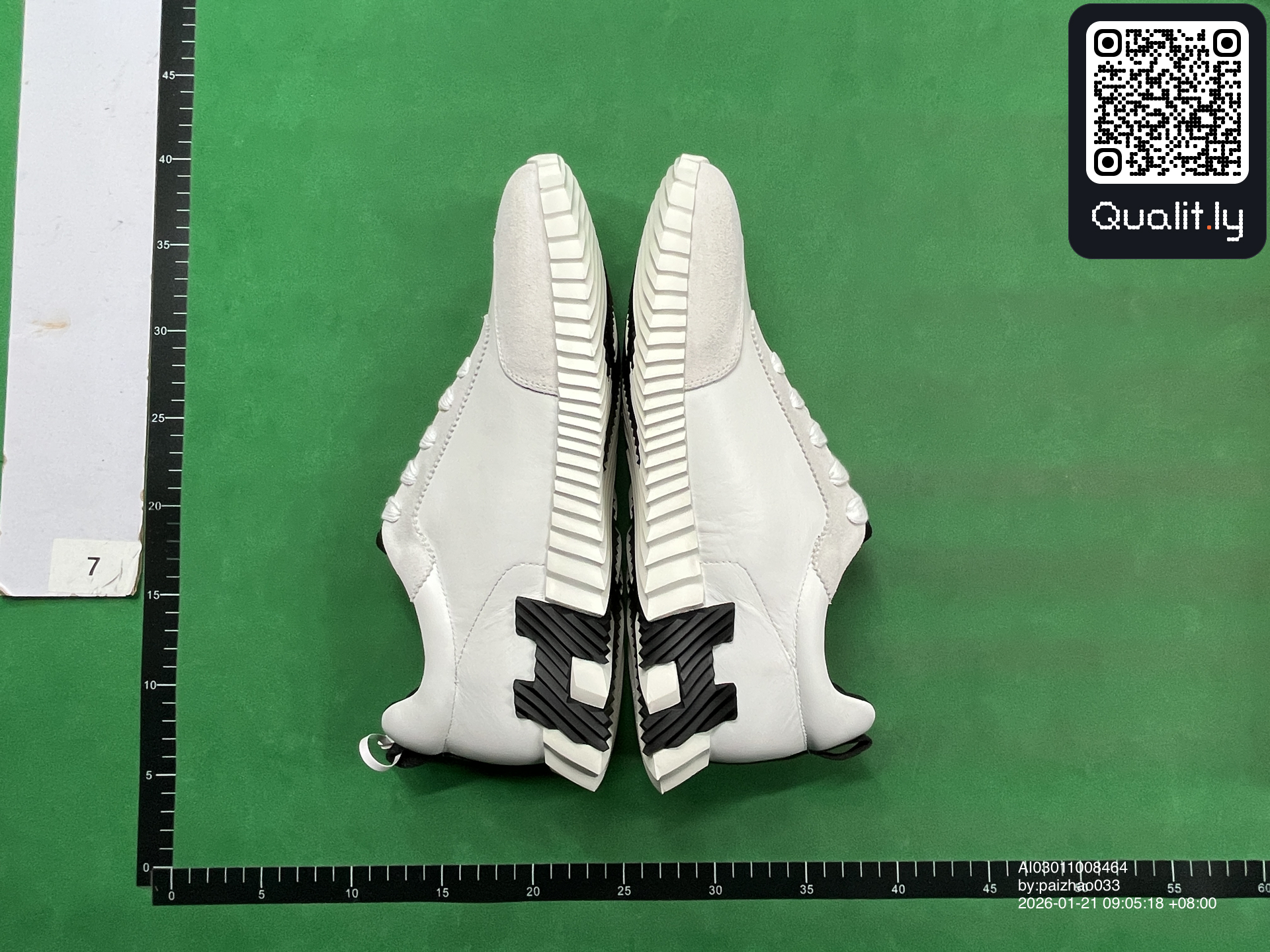 Sneakers — foto QC 2 di 6