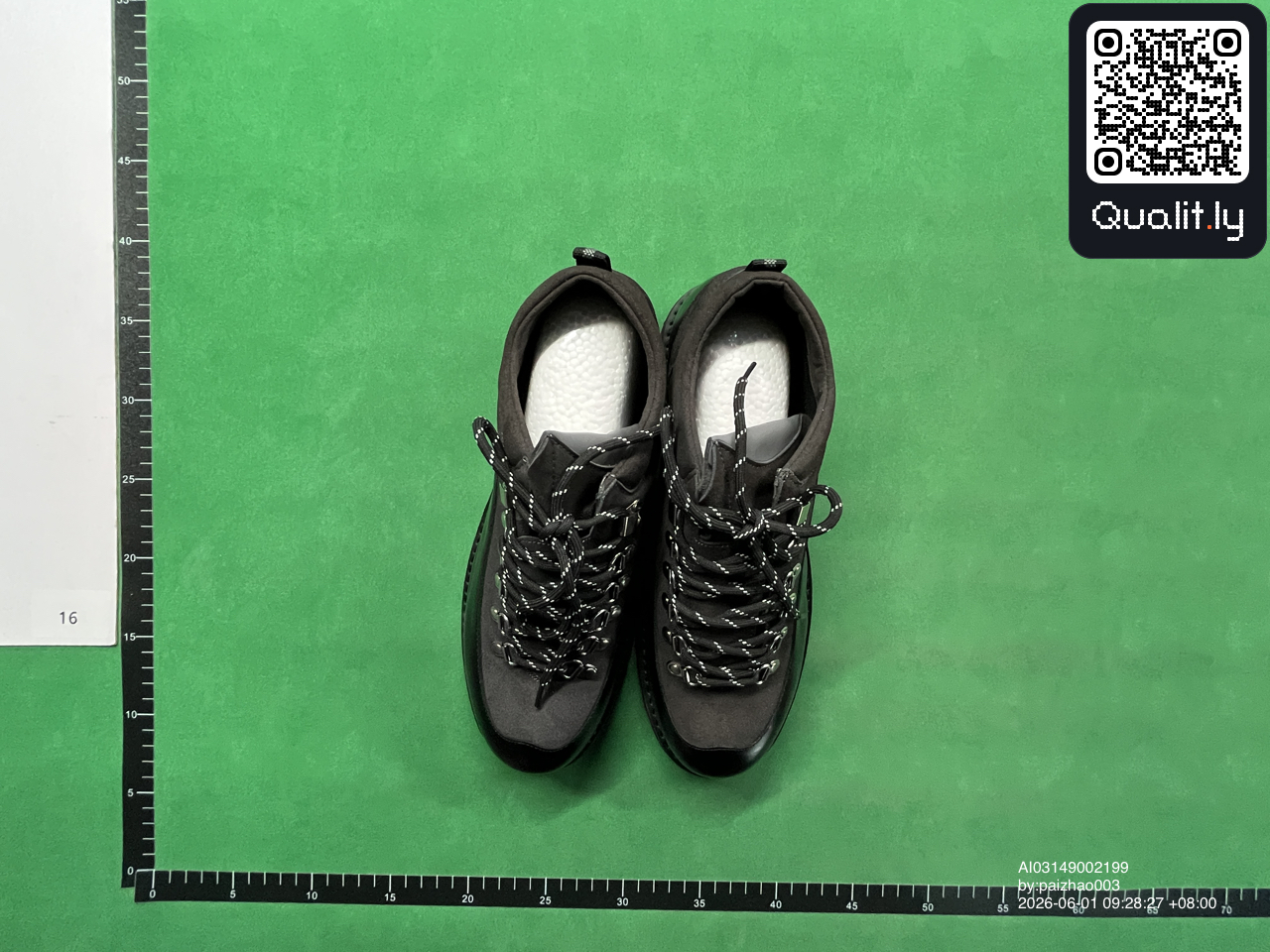 Sneakers — QC-foto 1 av 6