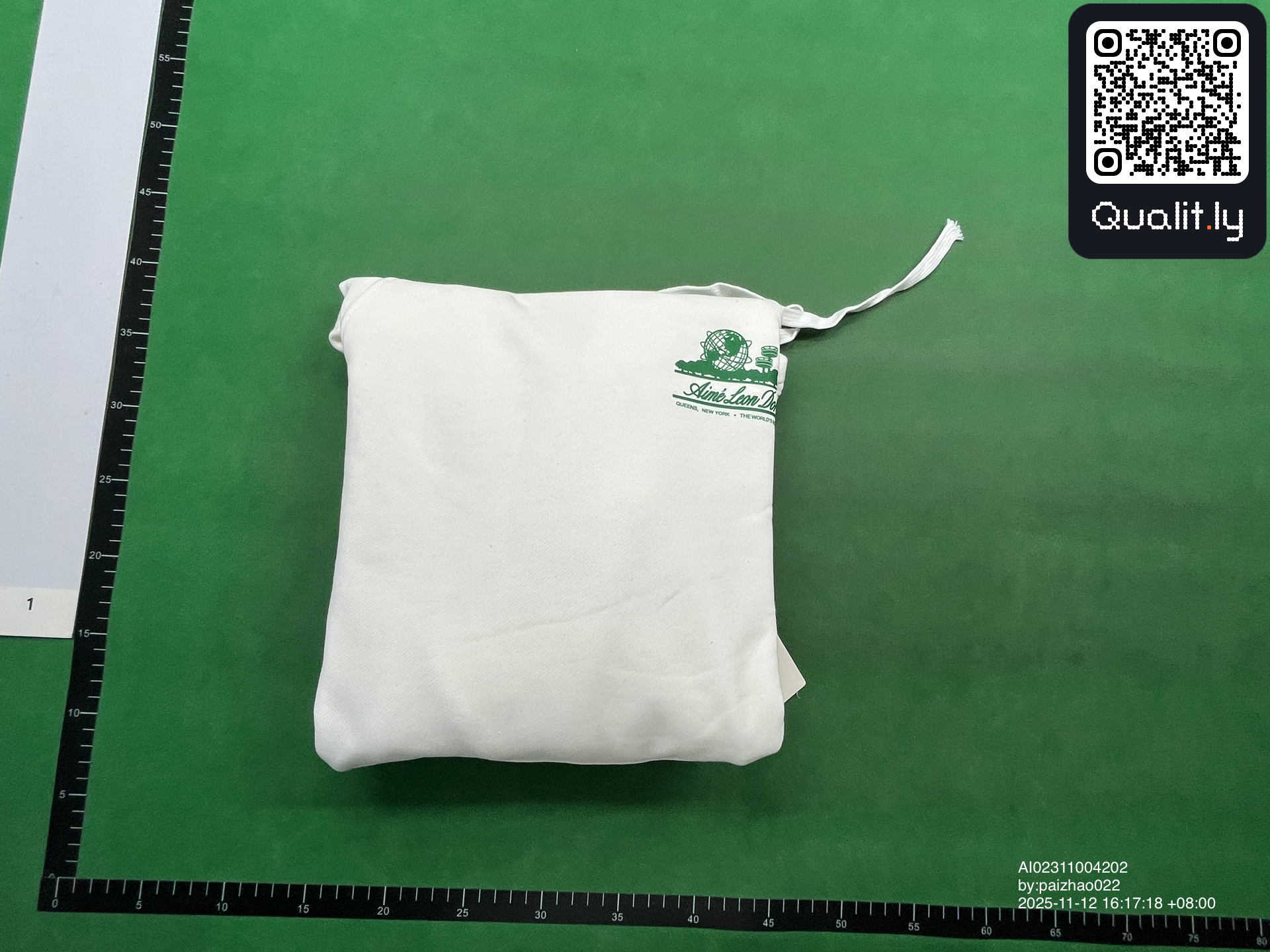 Bluza z kapturem — zdjęcie QC 1 z 8