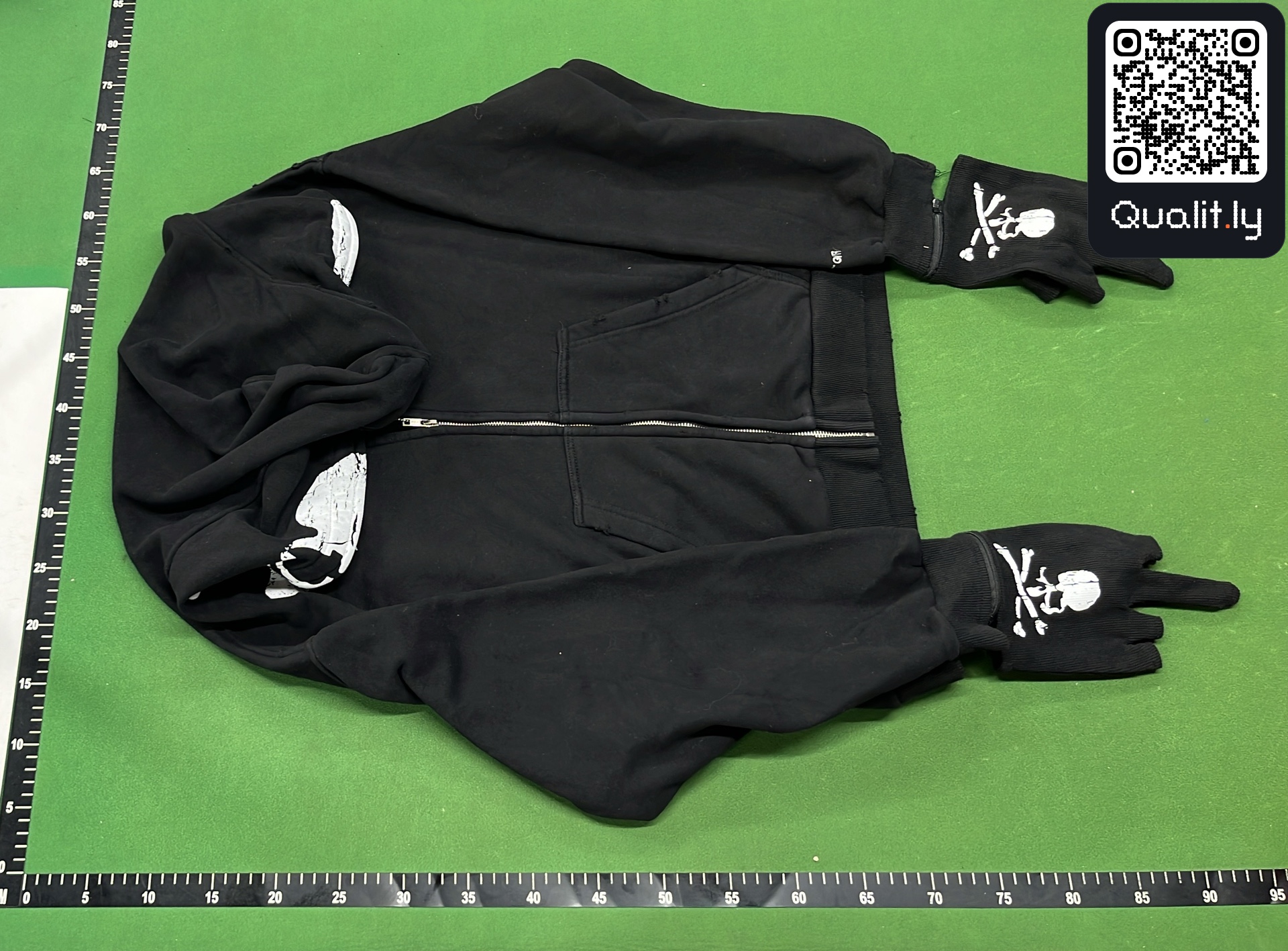 Hoodie QC photo 2 of 12
