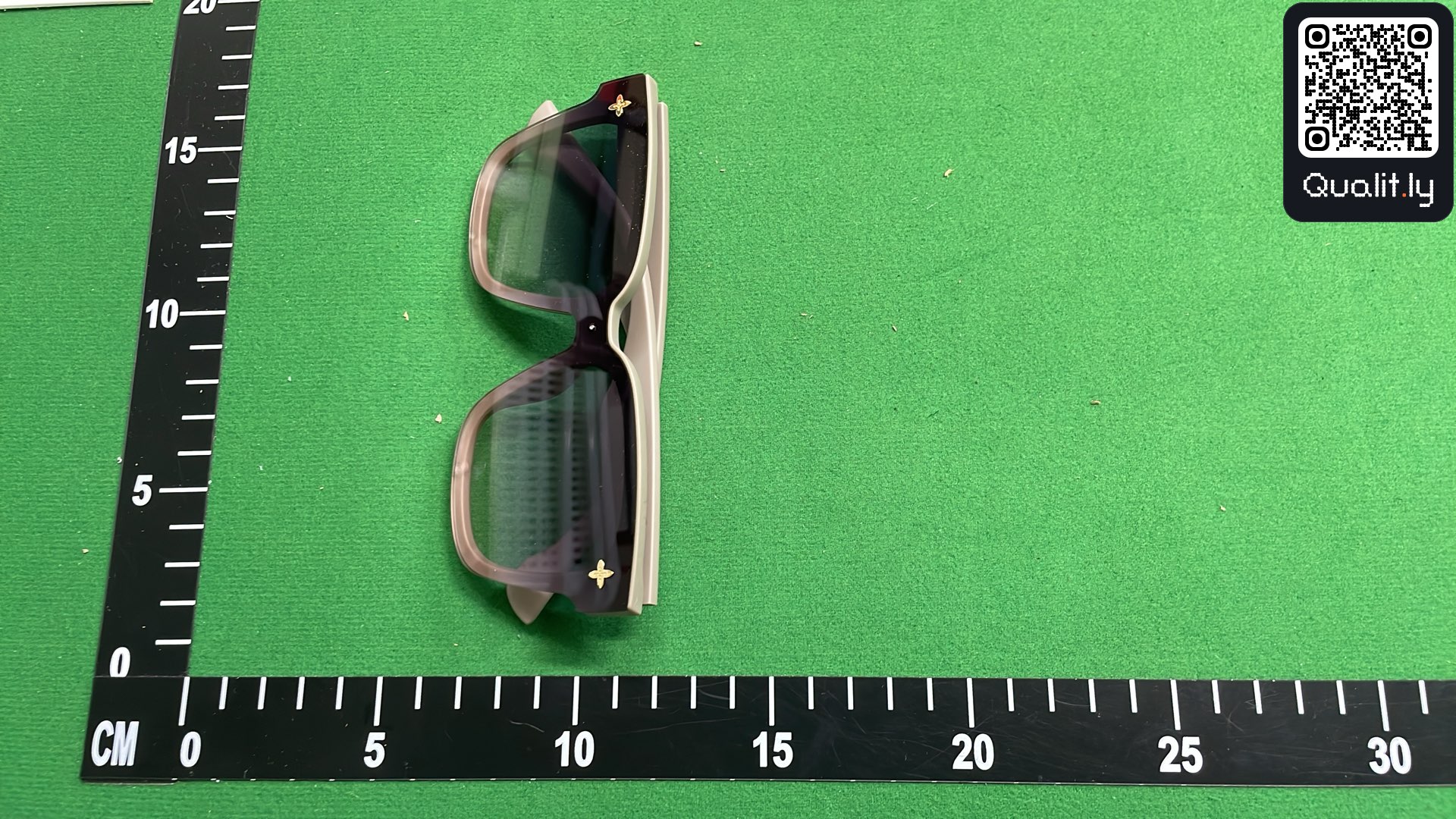 Sonnenbrille — QC-Foto 3 von 18