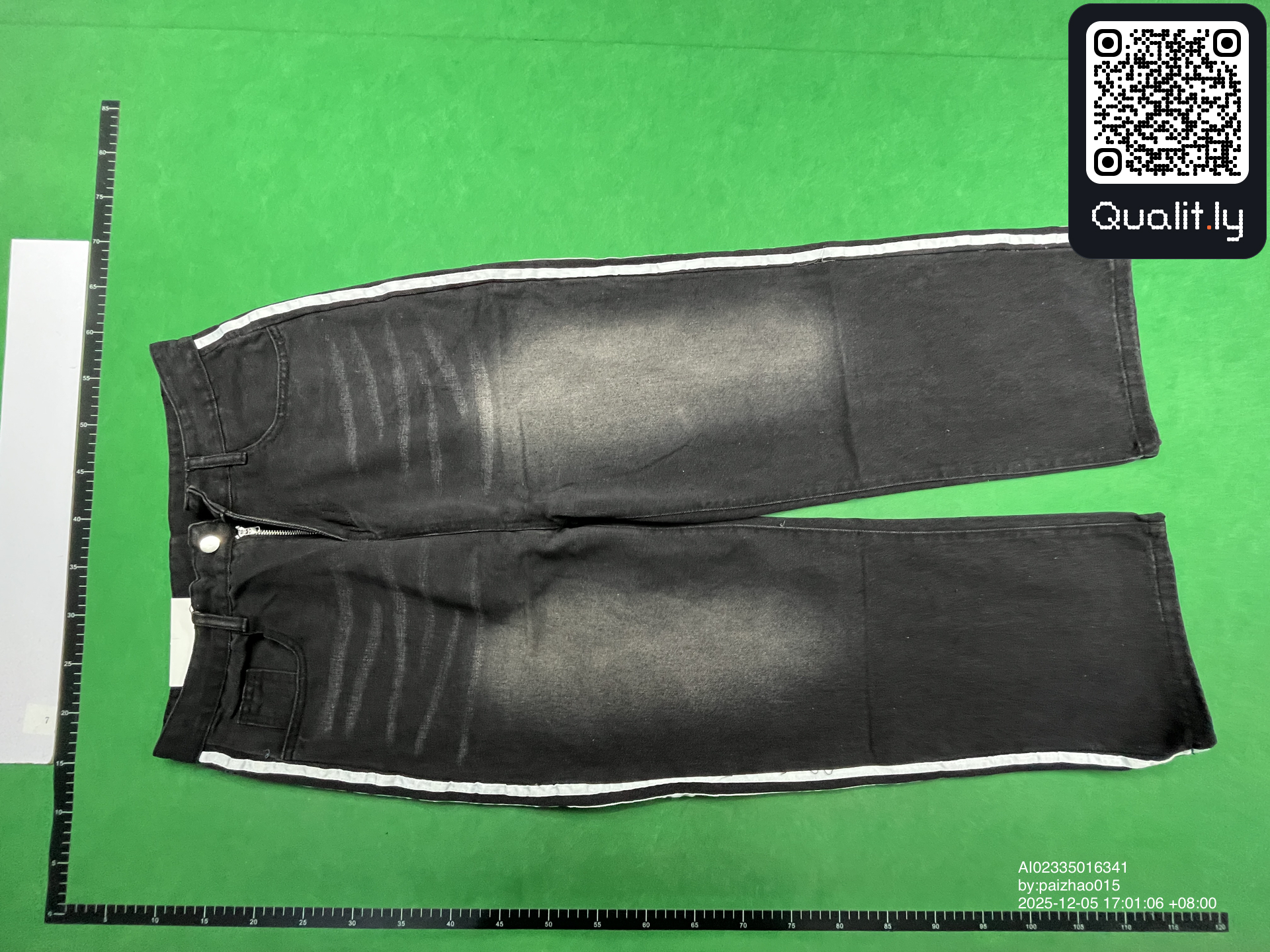 Pants QC photo 1 of 34
