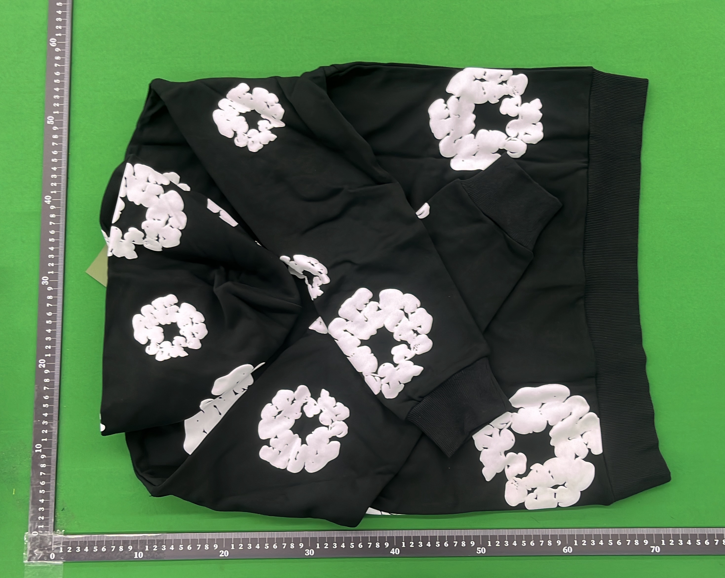 Hoodie QC photo 3 of 24