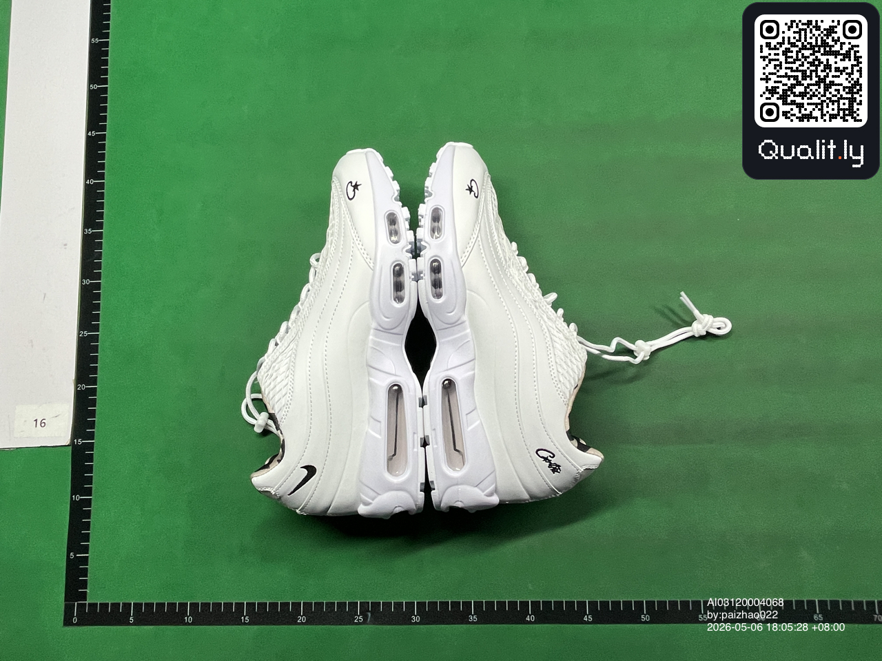 Sneakers QC photo 2 of 12
