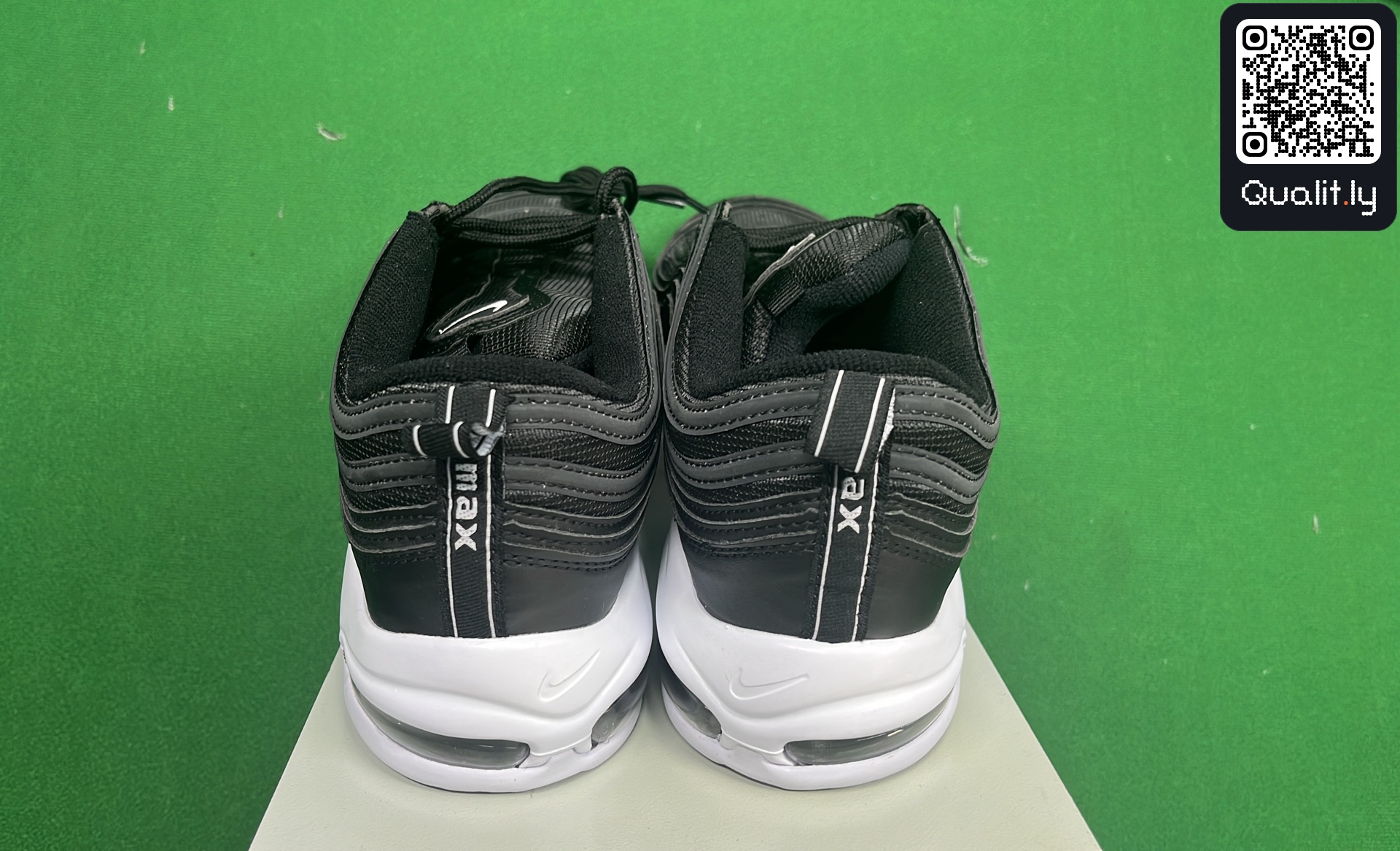 Sneakers QC photo 3 of 130