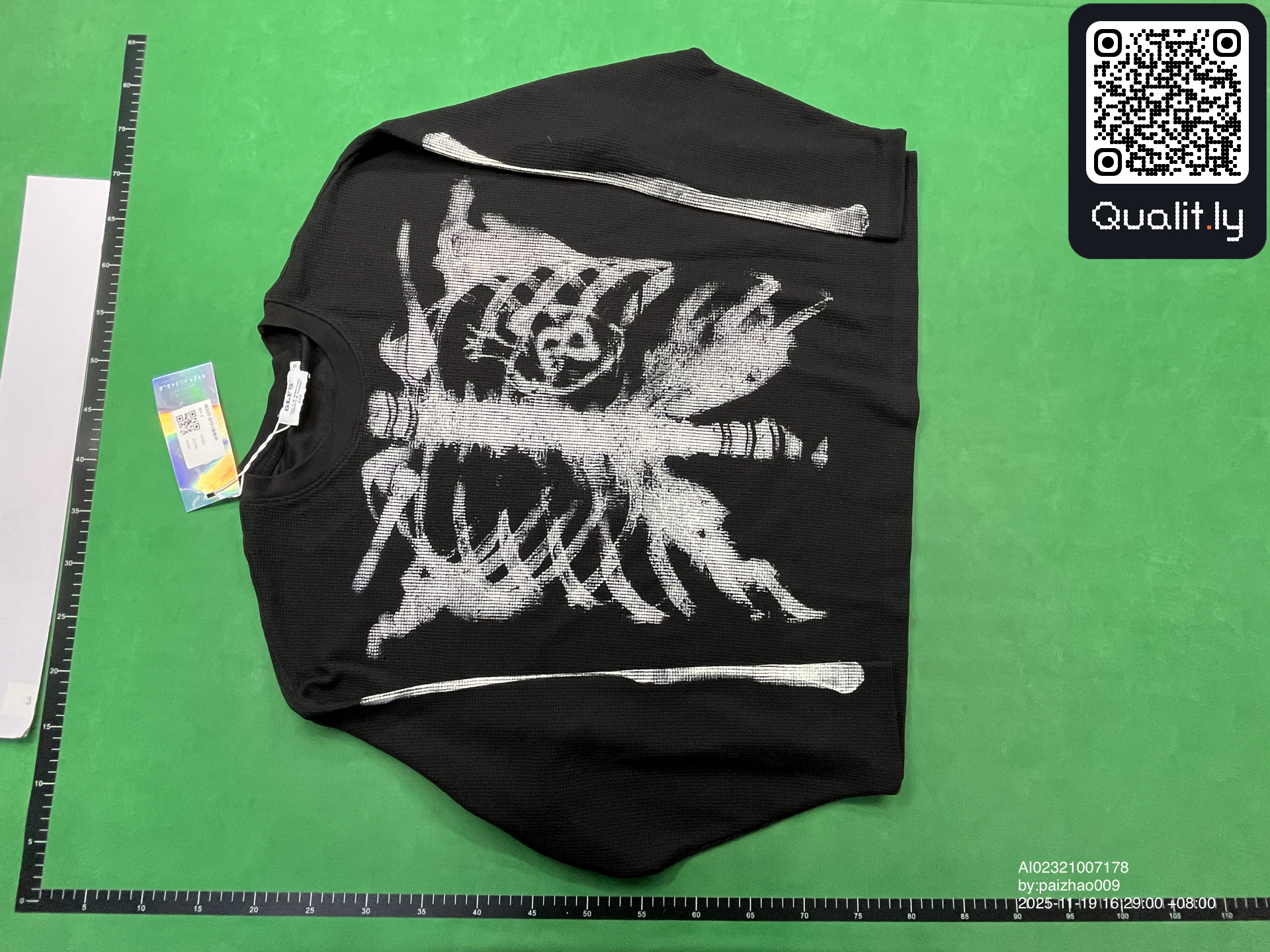 T-Shirt — QC-Foto 3 von 8