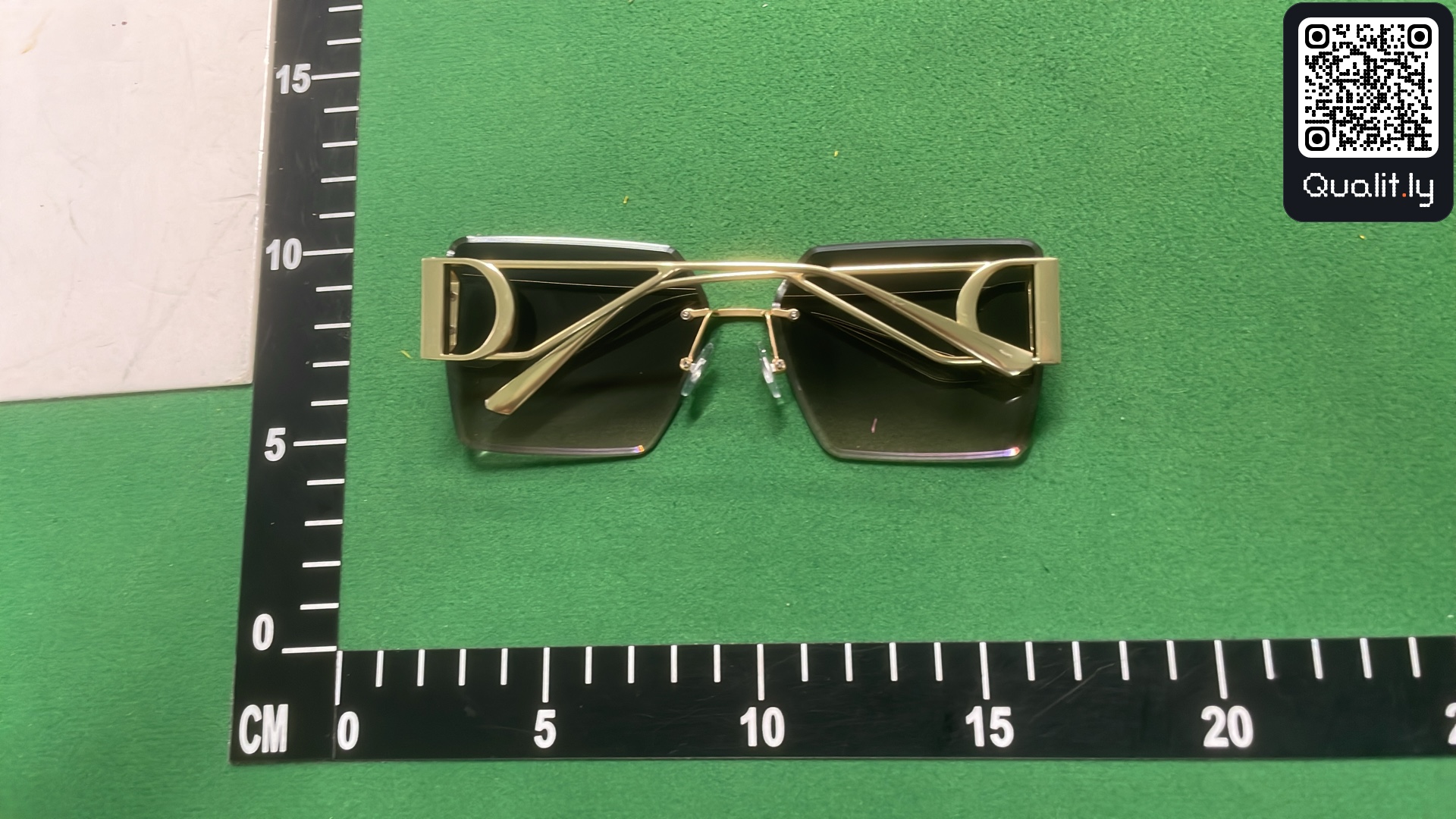 Okulary przeciwsłoneczne — zdjęcie QC 2 z 23