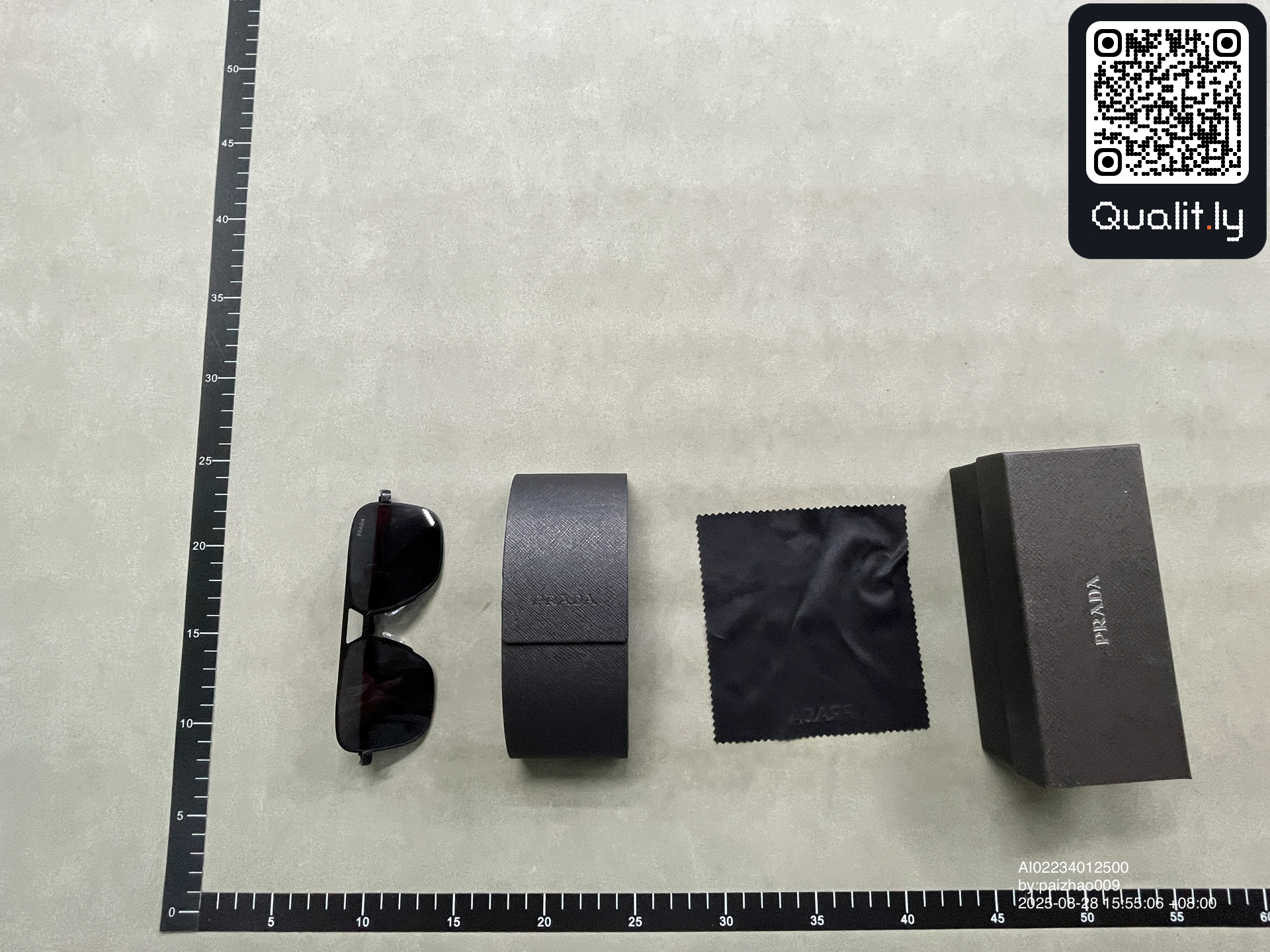 Sonnenbrille — QC-Foto 1 von 6
