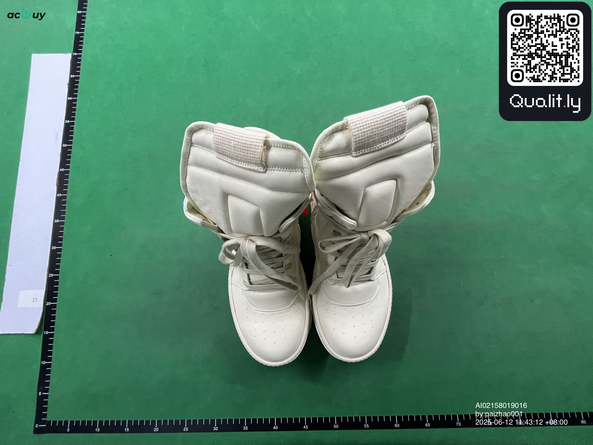 Sneakers — QC-foto 1 av 6