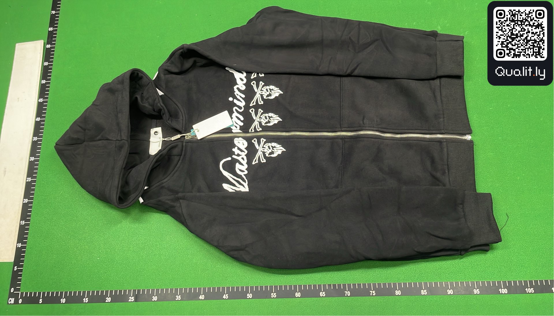 Hoodie QC photo 2 of 106